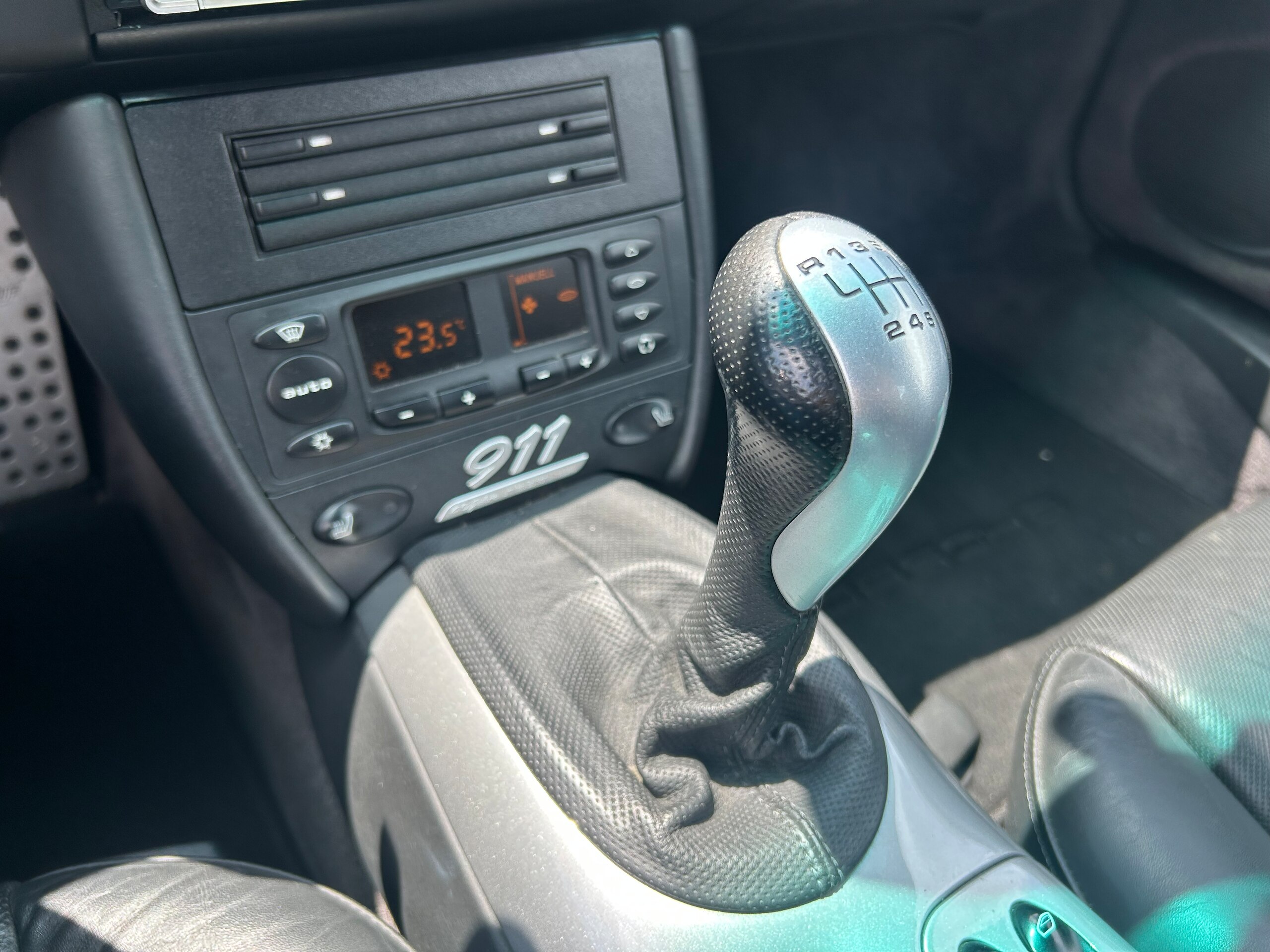 2004 Porsche 911 - ポルシェ 911 カレラ 40thアニバーサリーエディション 左H 6MT サンルーフ シートヒーター 専用Fバンパー サイドスカート ポリッシュホイール GTシルバーメタリック スポーツシート