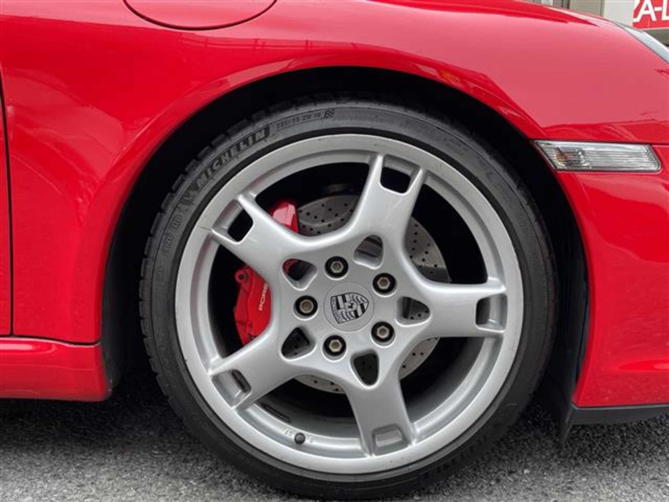 2006 Porsche 911 Cabriolet - ポルシェ 911カブリオレ カレラS ティプトロニックS 左ハンドル黒革スポーツシート シートヒーター 19インチカレラクラシックホイール PASM 電動リアスポイラー 電動オープン トップティント・ウインドスクリーン 電動リアスポイラー 社外ナビ キーレス 禁煙