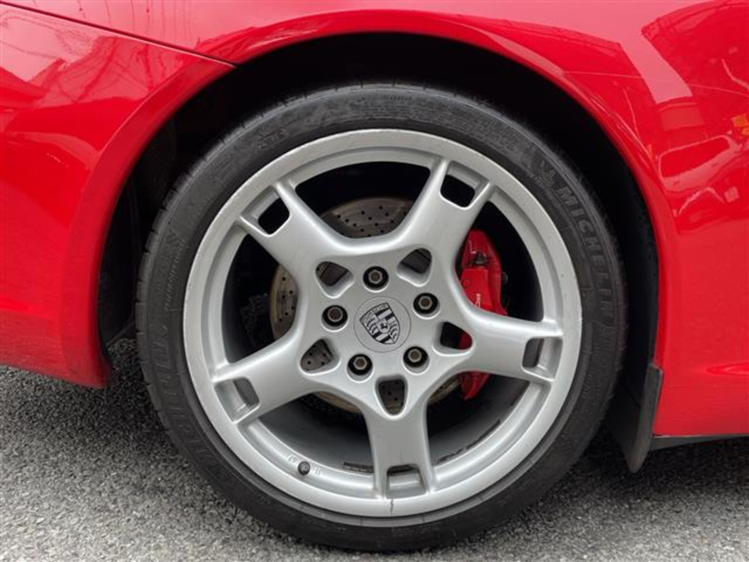 2006 Porsche 911 Cabriolet - ポルシェ 911カブリオレ カレラS ティプトロニックS 左ハンドル黒革スポーツシート シートヒーター 19インチカレラクラシックホイール PASM 電動リアスポイラー 電動オープン トップティント・ウインドスクリーン 電動リアスポイラー 社外ナビ キーレス 禁煙