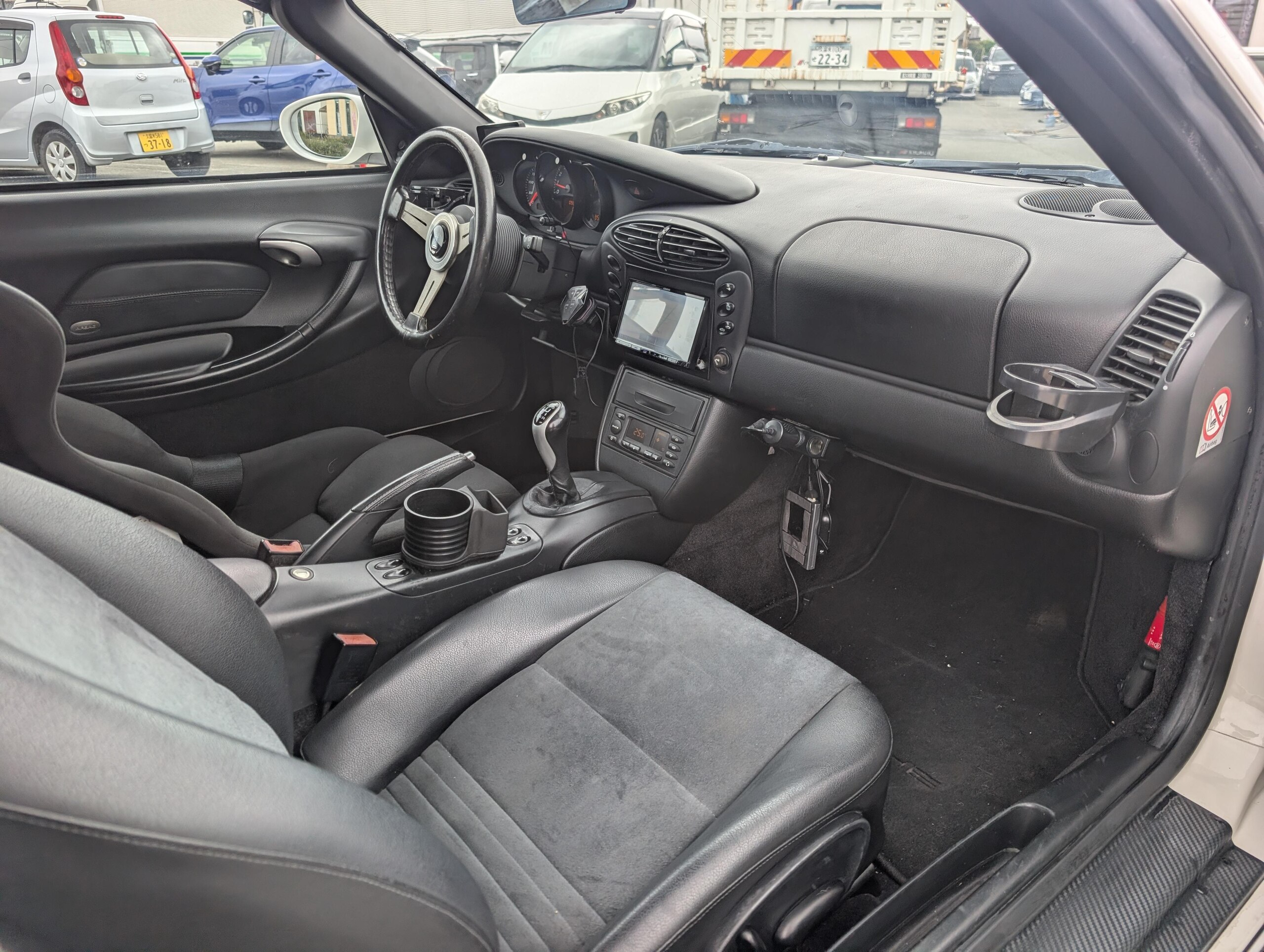 2002 Porsche Boxster - ポルシェ ボクスター 2.7 PANDEMワイドボディキット公認車両 左ハンドル 5MT ワンオフ4本出しマフラー 社外車高調 PANDEM製アルミ 可変バルブ切替 車検2年渡し