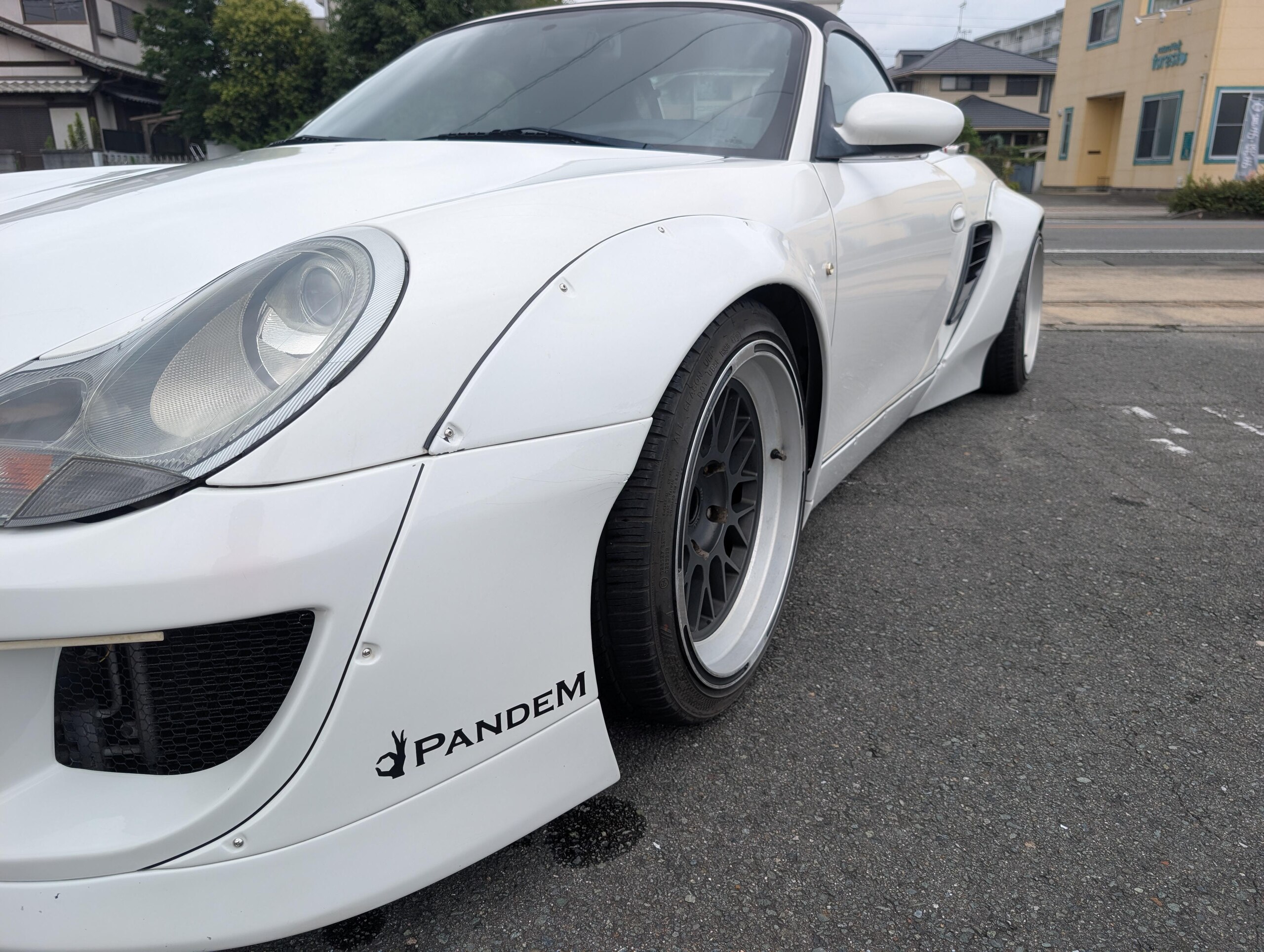 2002 Porsche Boxster - ポルシェ ボクスター 2.7 PANDEMワイドボディキット公認車両 左ハンドル 5MT ワンオフ4本出しマフラー 社外車高調 PANDEM製アルミ 可変バルブ切替 車検2年渡し