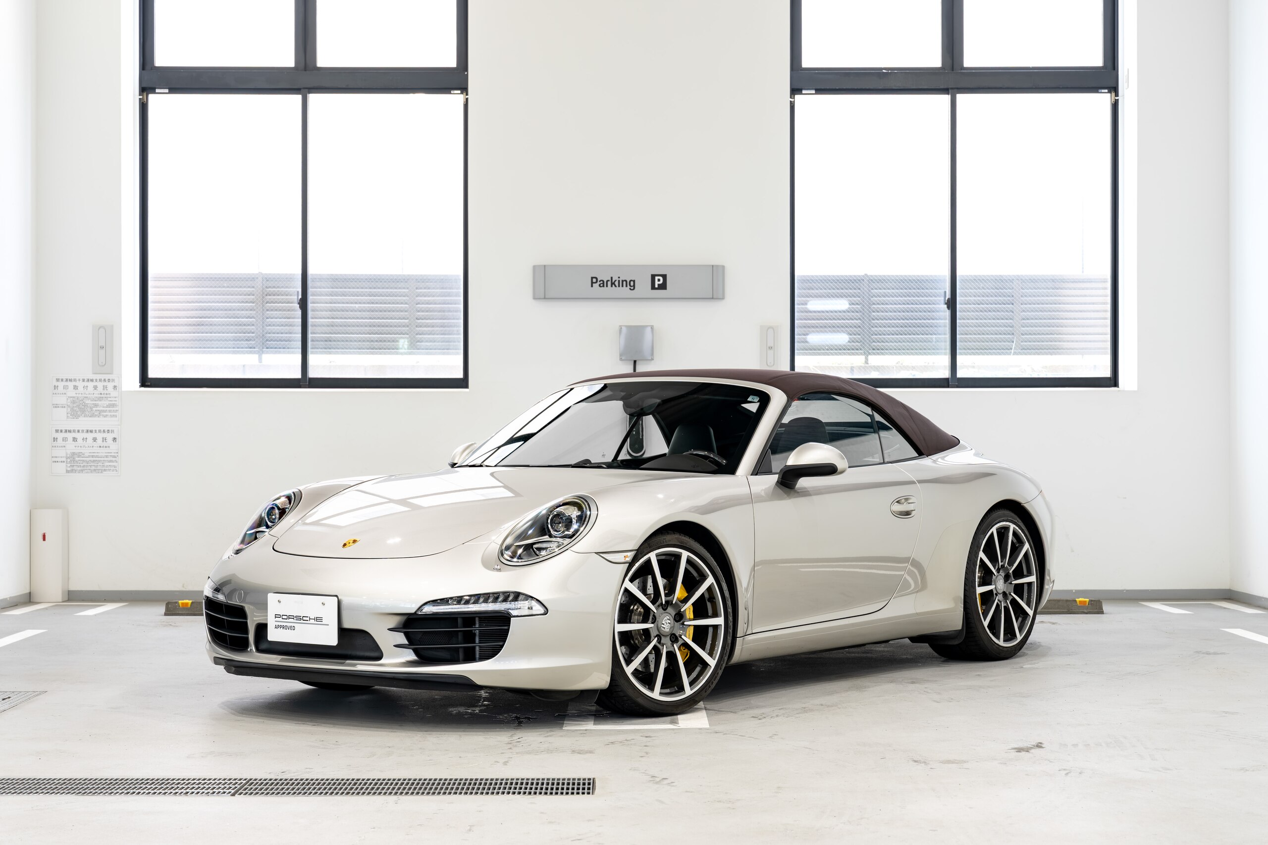 2013 Porsche 911 Cabriolet - ポルシェ 911カブリオレ カレラS PDK シートヒーター 20インチ カレラクラシックホイール ポルシェ・セラミックコンポジット・ブレーキ(PCCB) シートベンチレーション スポーツクロノパッケージ カーボン・インテリアパッケージ