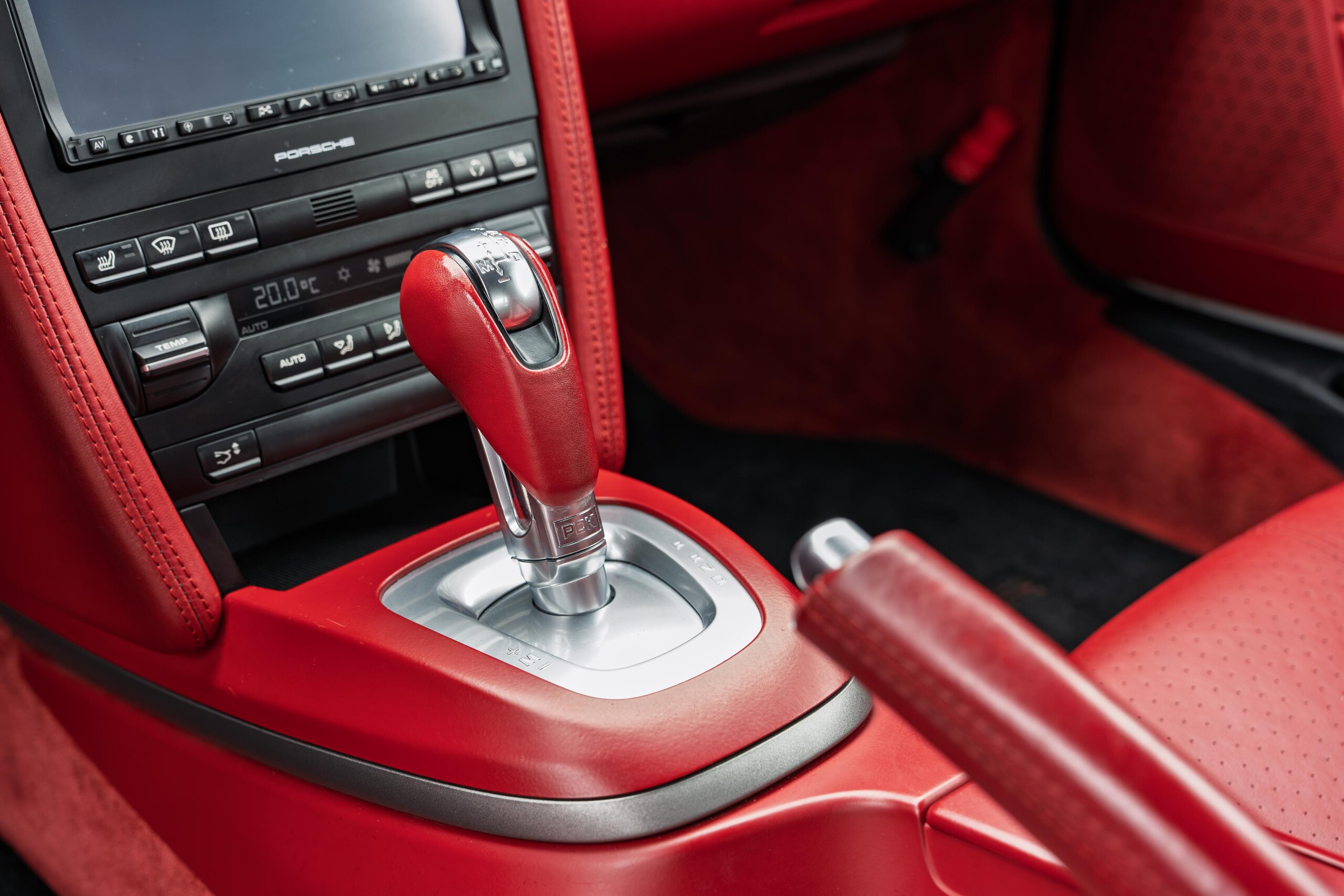 2011 Porsche Boxster - ポルシェ ボクスター 2.9 PDK カレラレッドレザーインテリア シートヒーター スポーツデザインステア BOSEサウンド オートエアコン BBS製19AW ボディ同色ロールオーバーバー ダウンサス サイドデカール 社外LEDテールライト 2年保証