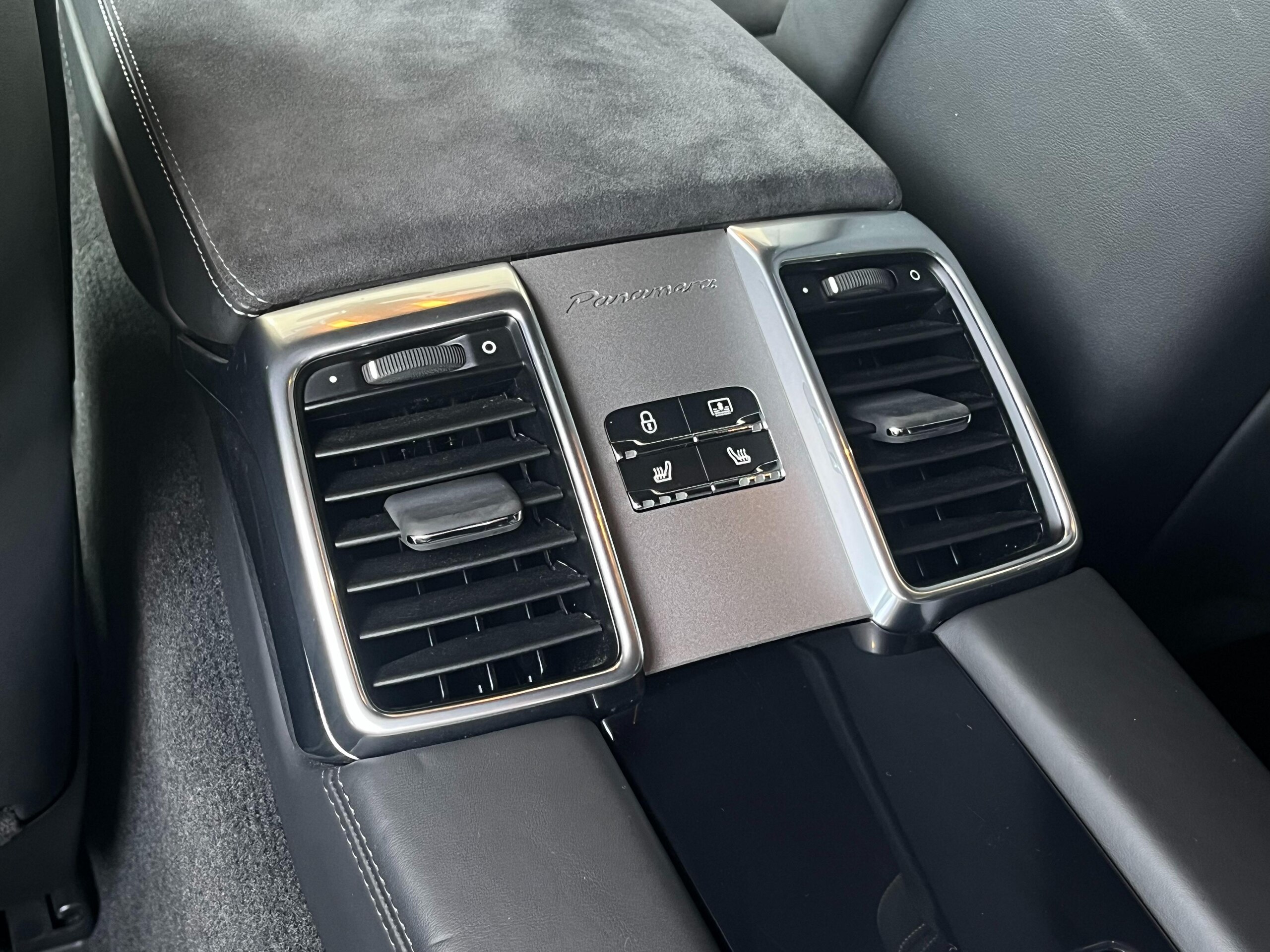 2013 Porsche Panamera - ポルシェ パナメーラ GTS PDK 4WD 左ハンドル スポーツエキゾースト スポーツクロノ 正規ディーラー車 V8エンジン ブラックインテリア パワーシート シートヒーター