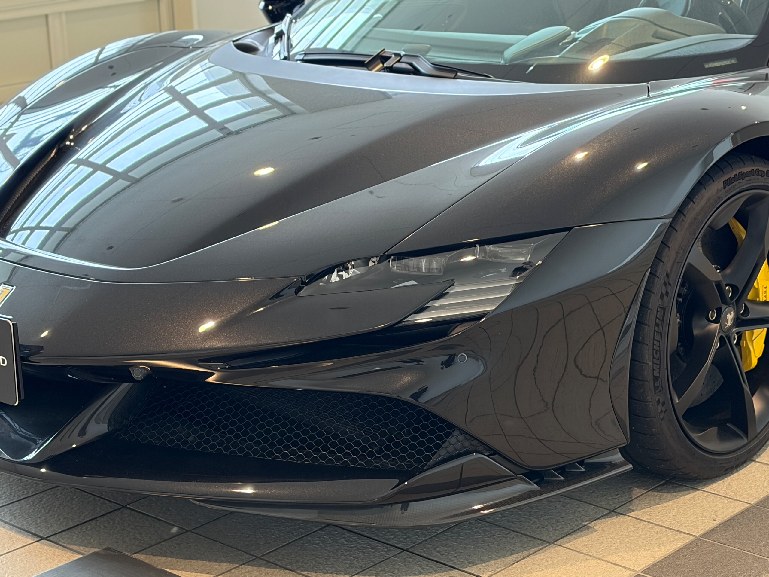2023 Ferrari SF90Spider - フェラーリ SF90スパイダー F1 DCT E4WD 認定中古車 OP1187 カーボンRディフューザー カーボンレーシングシート カーボンドアパネル カーボンアンダーカバー カーボンFウイング 20インチダークグレーペイント鍛造スポーツホイール サスペンションリフター