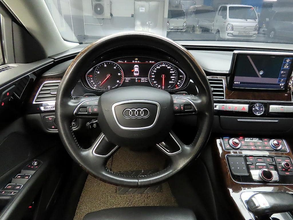 2015 AUDI A8