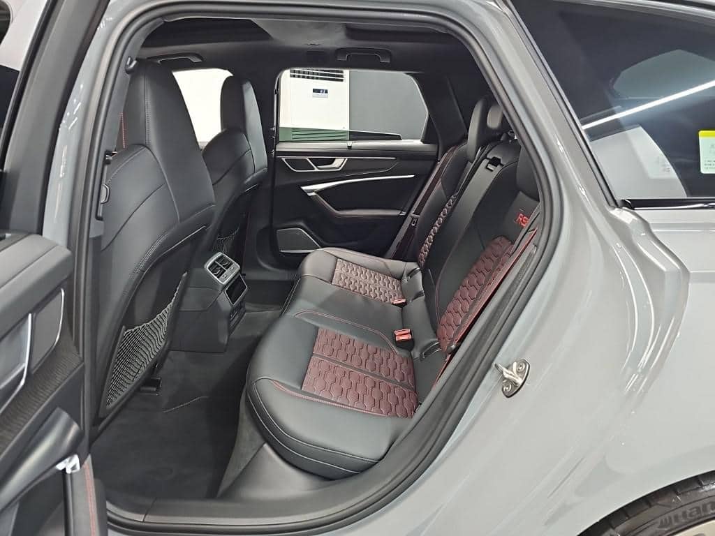2025 AUDI RS6 - 2025 アウディ RS6