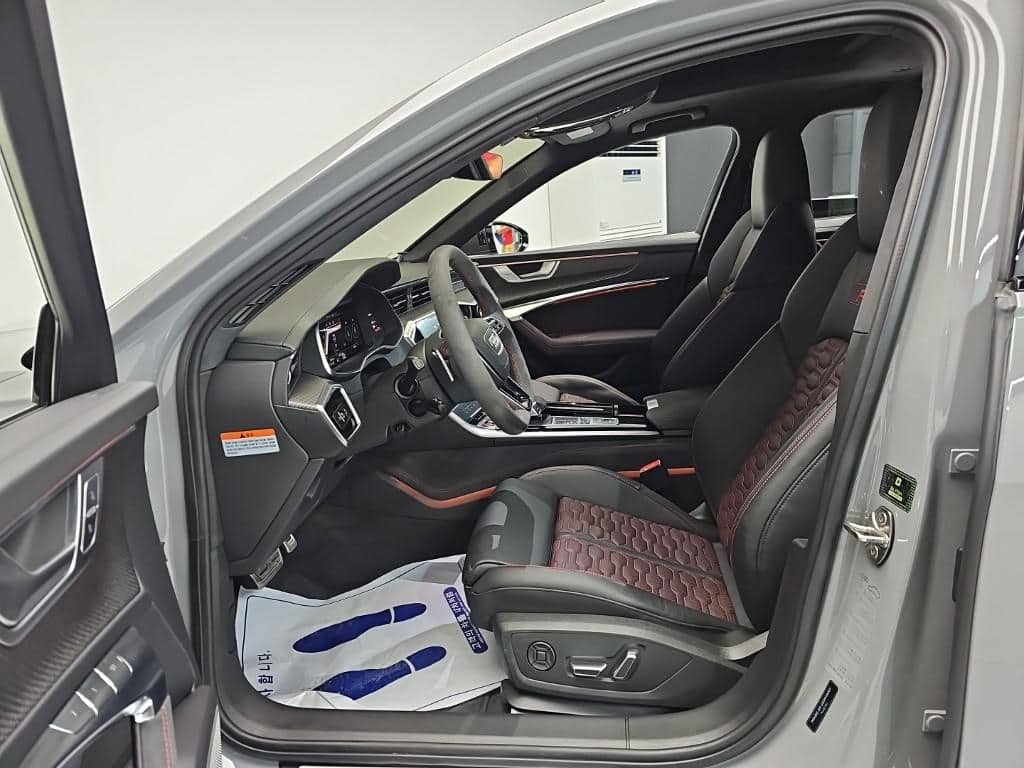 2025 AUDI RS6 - 2025 アウディ RS6