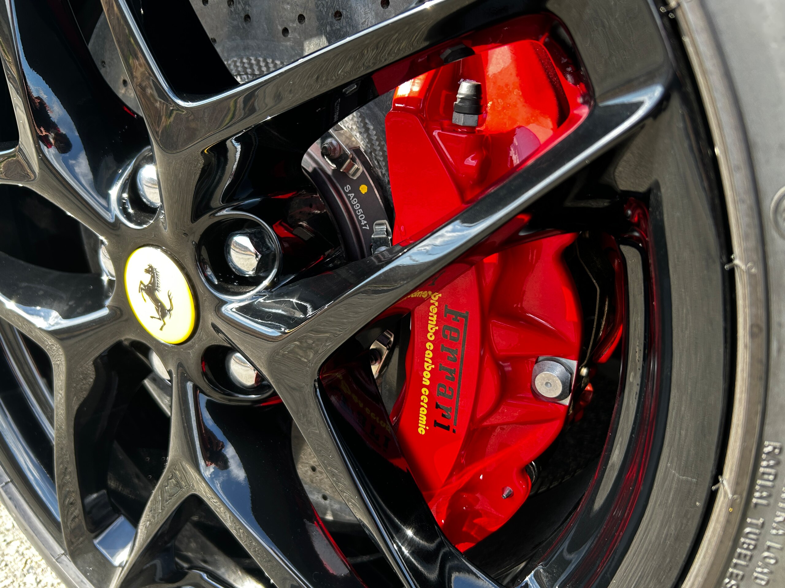 2025 Ferrari RomaSpider - フェラーリ ローマスパイダー F1 DCT 認定中古車 OP1314 ADAS サラウンドビューシステム パッセンジャーディスプレイ スペシャルレザーインテリア カーボンステアリングホイール カー―ボンダッシュボードインサート カーボンリアブートトリム