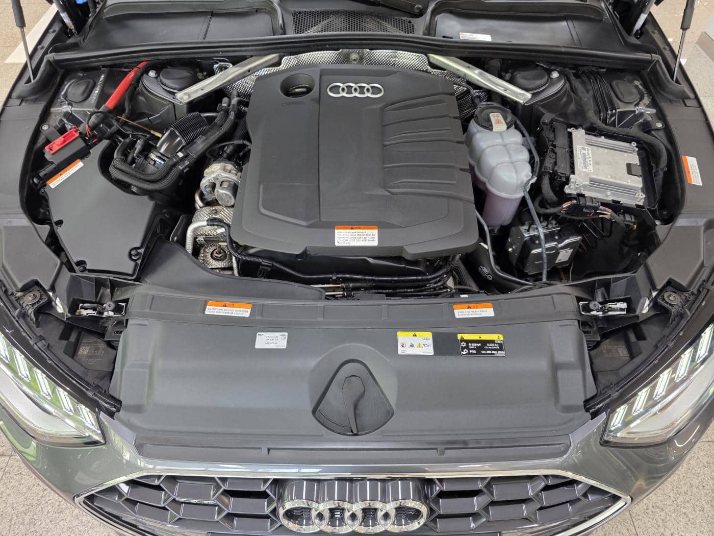 2023 AUDI A4 40 TDI Quattro Premium - 2023 アウディ A4