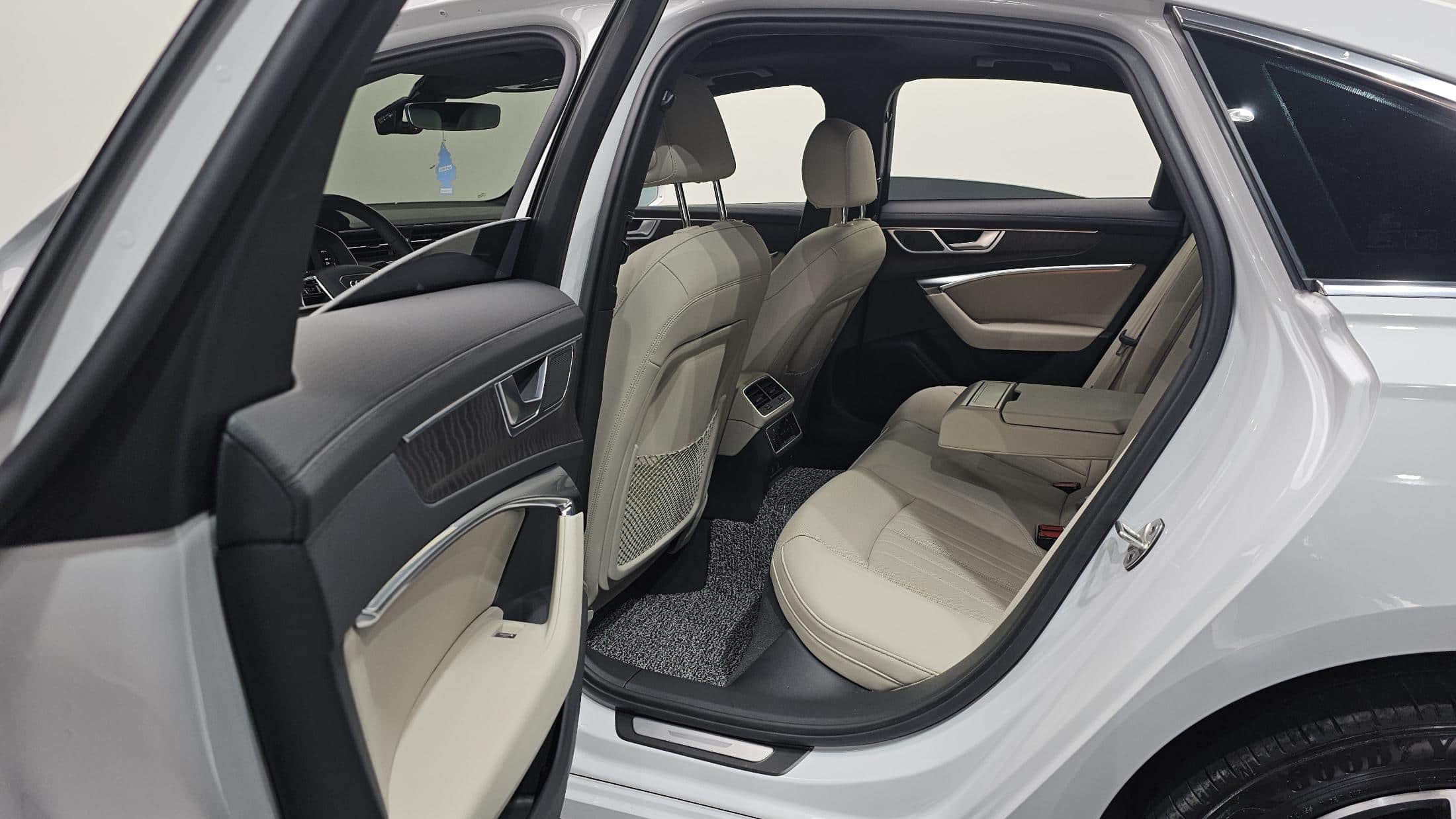 2023 AUDI A6 45 TFSI Quattro Premium - 2023 أودي A6