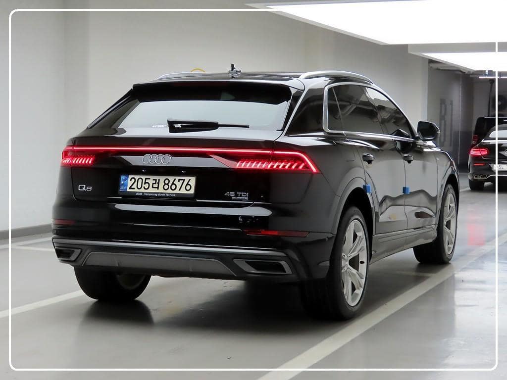 2021 AUDI Q8