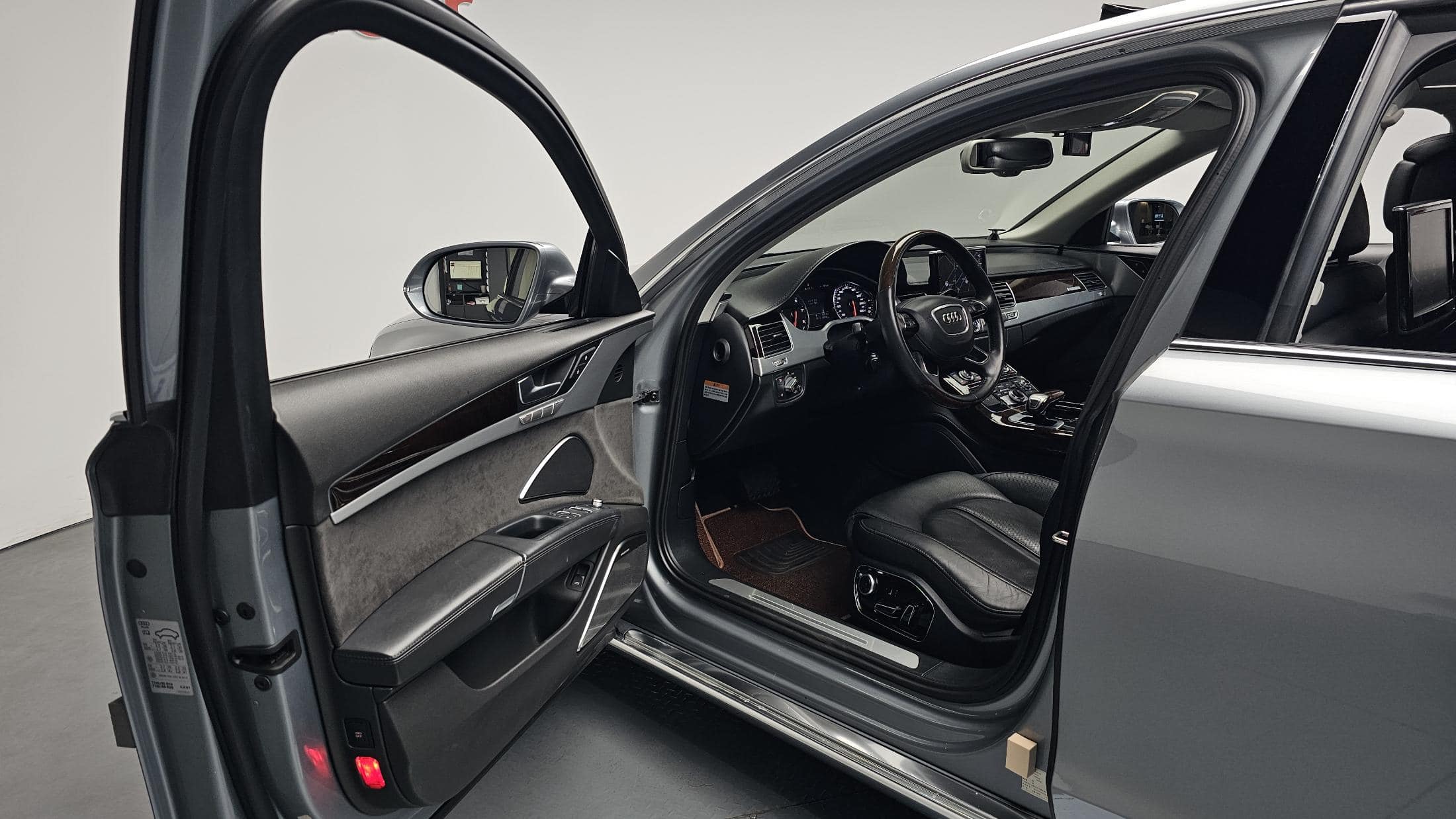 2013 AUDI A8