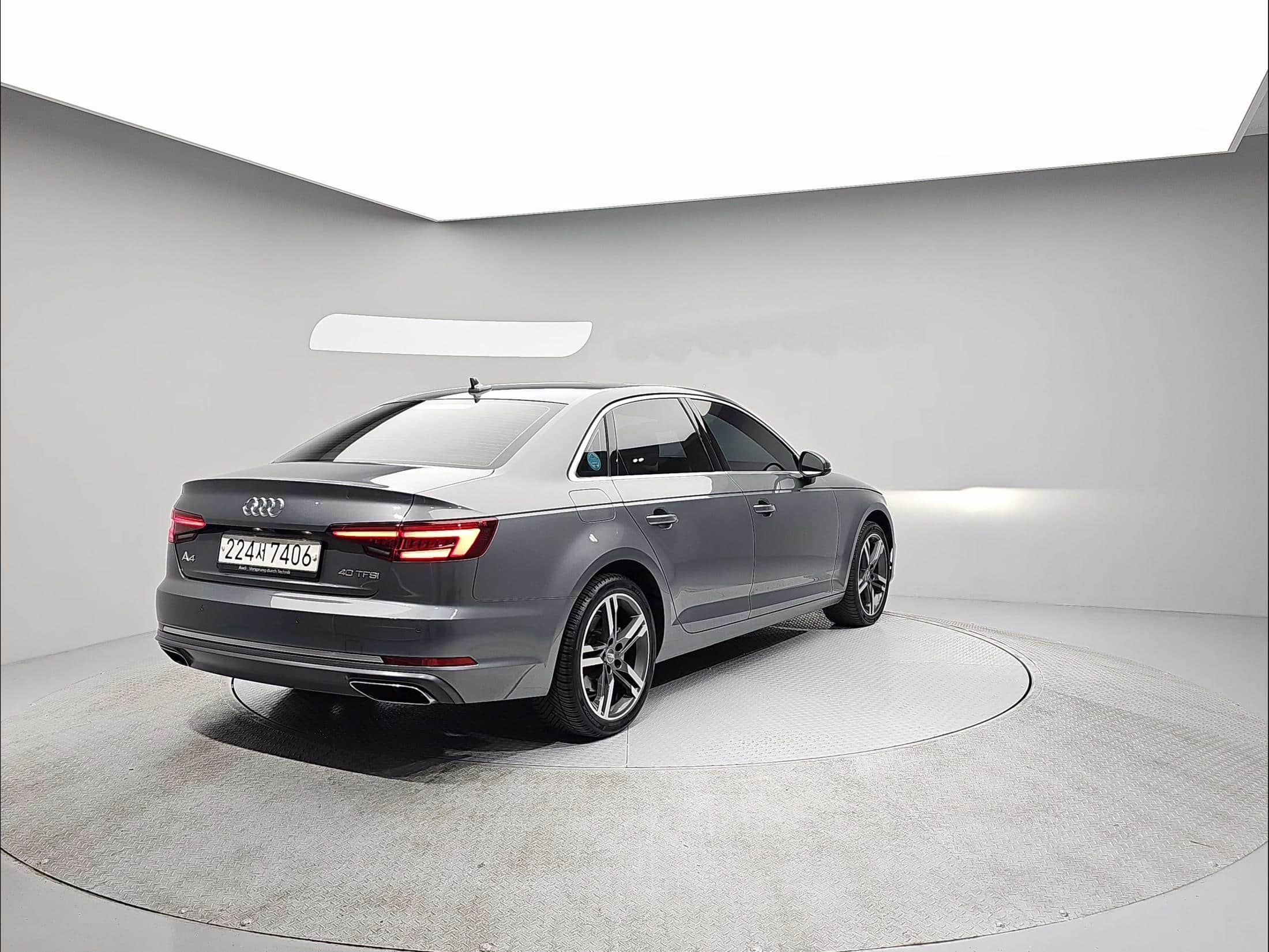 2019 AUDI A4 40 TFSI Premium - 2019 アウディ A4