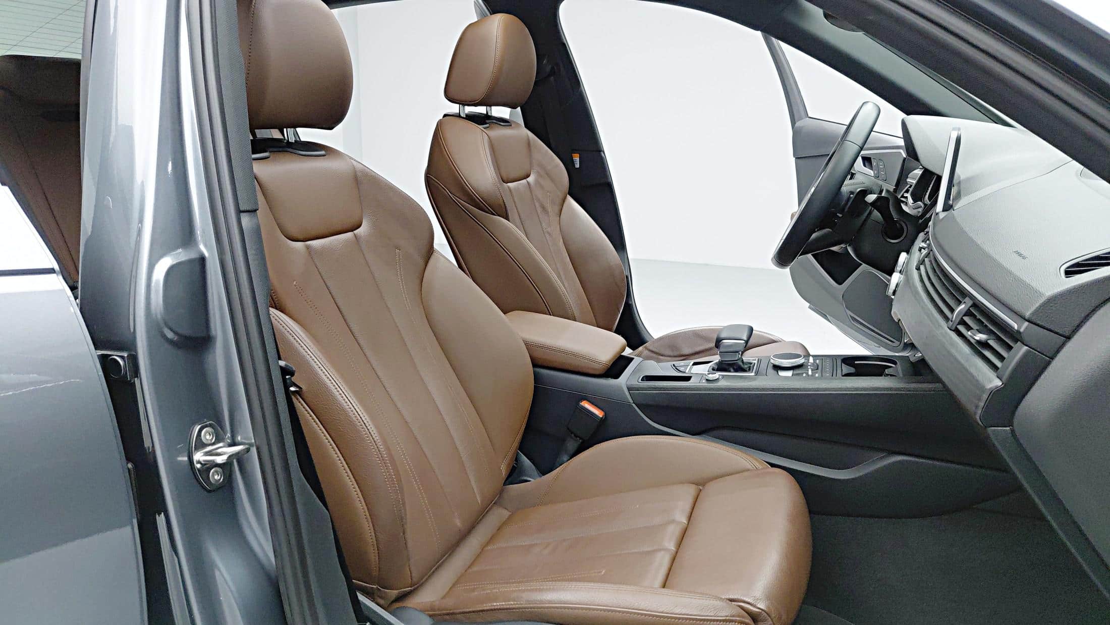 2019 AUDI A4 40 TFSI Premium - 2019 アウディ A4