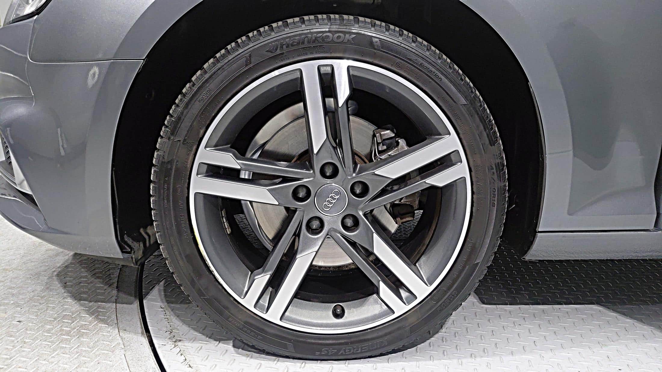 2019 AUDI A4 40 TFSI Premium - 2019 アウディ A4