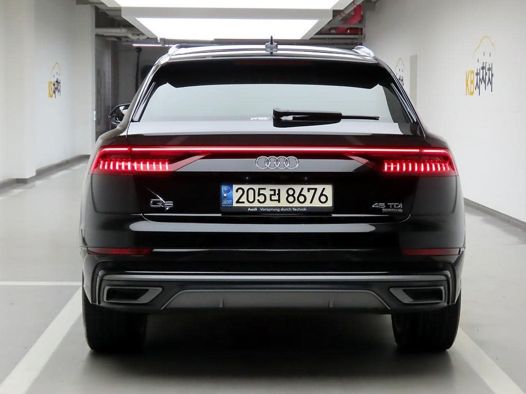 2022 AUDI Q8