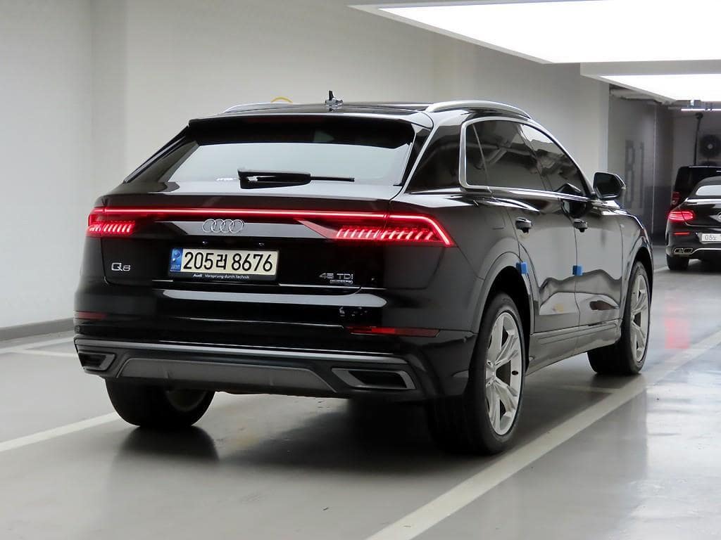 2022 AUDI Q8
