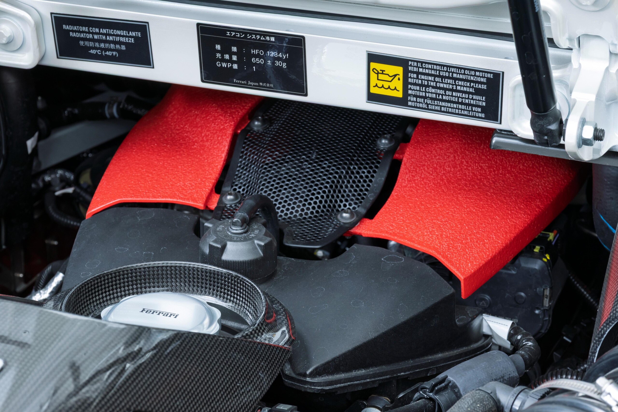 2022 Ferrari F8Spider - フェラーリ F8スパイダー F1 DCT 認定中古車BiancoFuji1482K 20インチ鍛造ダイヤモンドホイール LED付きカーボンステアリング フロントサスペンションリフター カーボン(ドライバーズゾーン/センターコンソール/ダッシュボードアクセント)