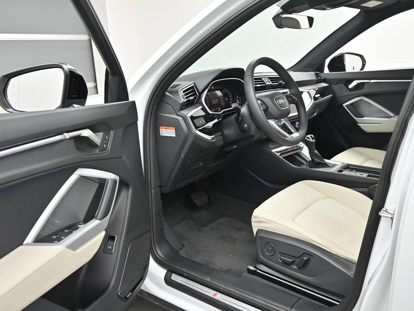 2025 AUDI Q3 35 TDI Premium - 2025 アウディ Q3