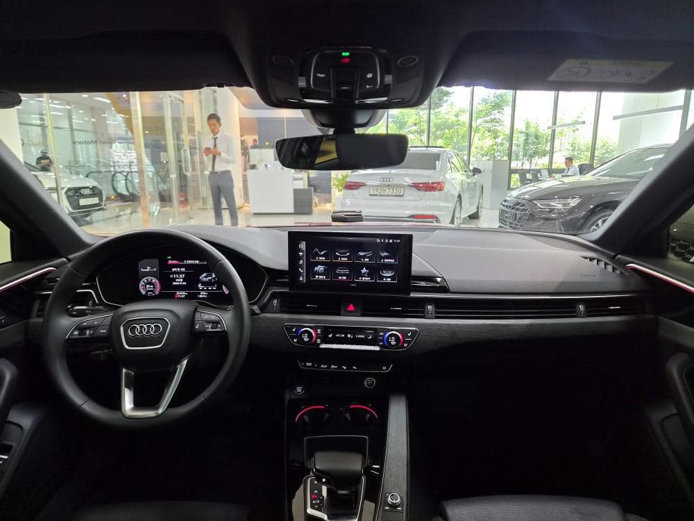 2023 AUDI A4 40 TFSI Premium - 2023 أودي A4