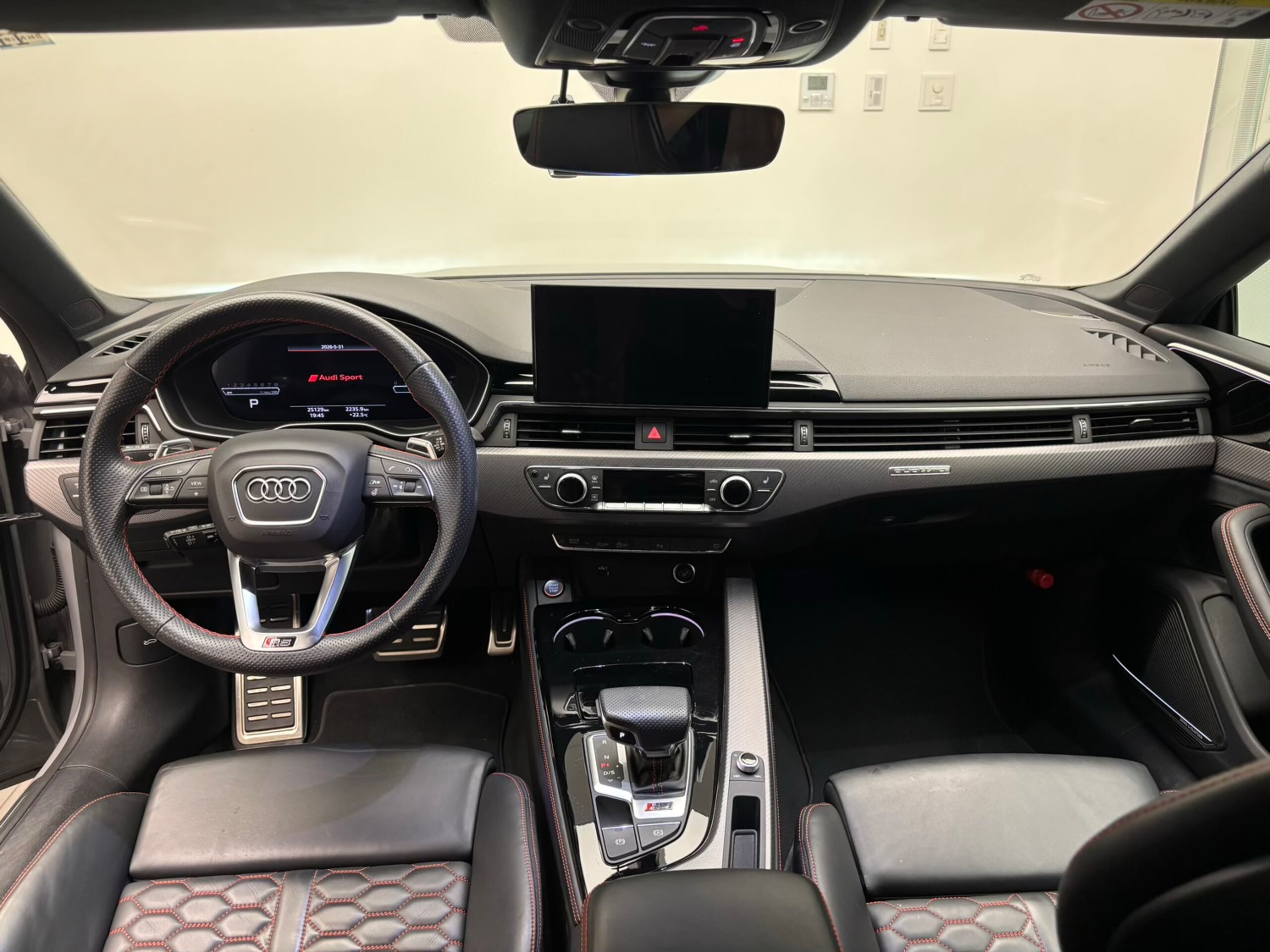 2022 Audi RS5 - 2022 أودي RS5