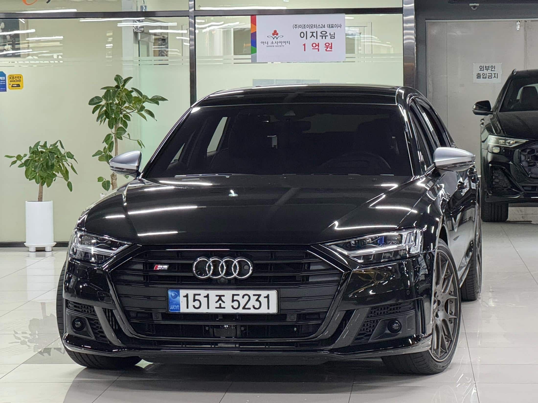2021 AUDI S8
