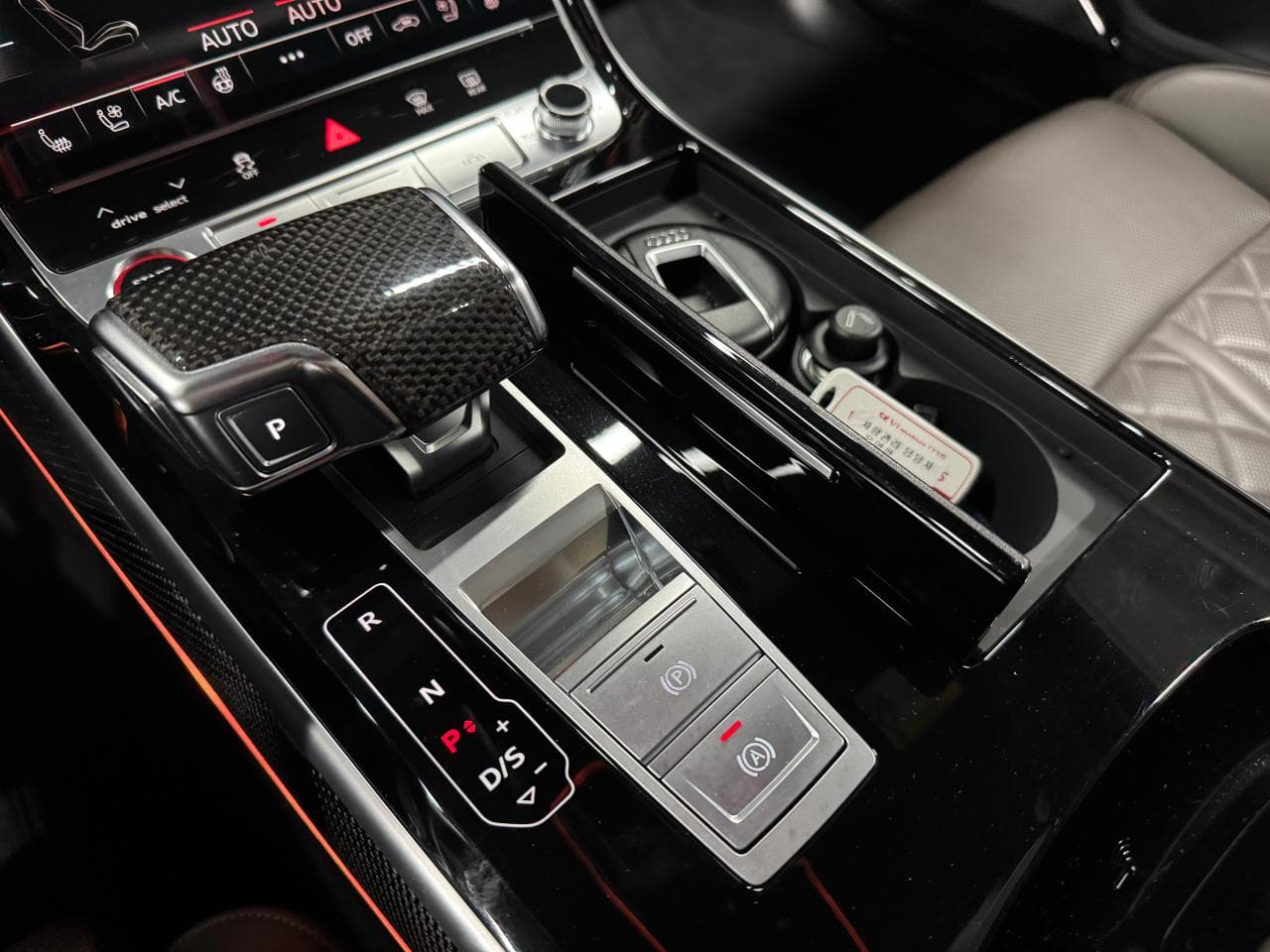 2021 AUDI S8 - 2021 أودي S8