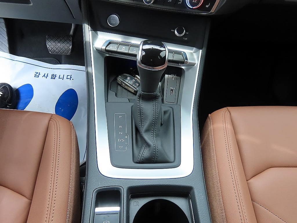 2020 AUDI Q3 - 2020 أودي Q3