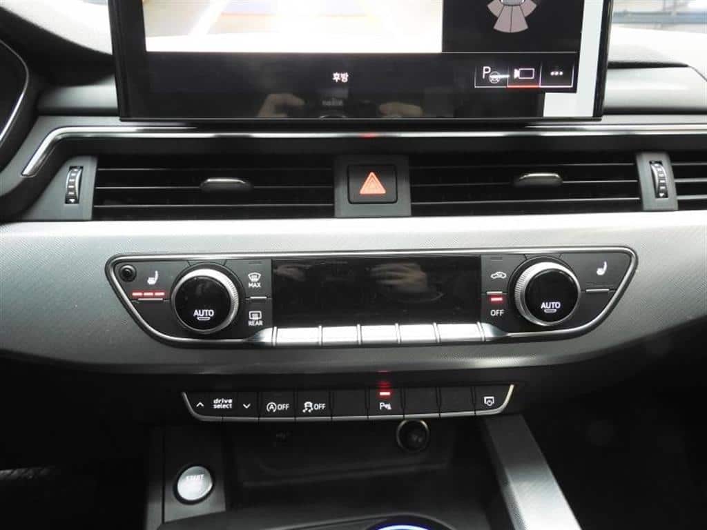 2023 AUDI A4 40 TFSI - 2023 アウディ A4