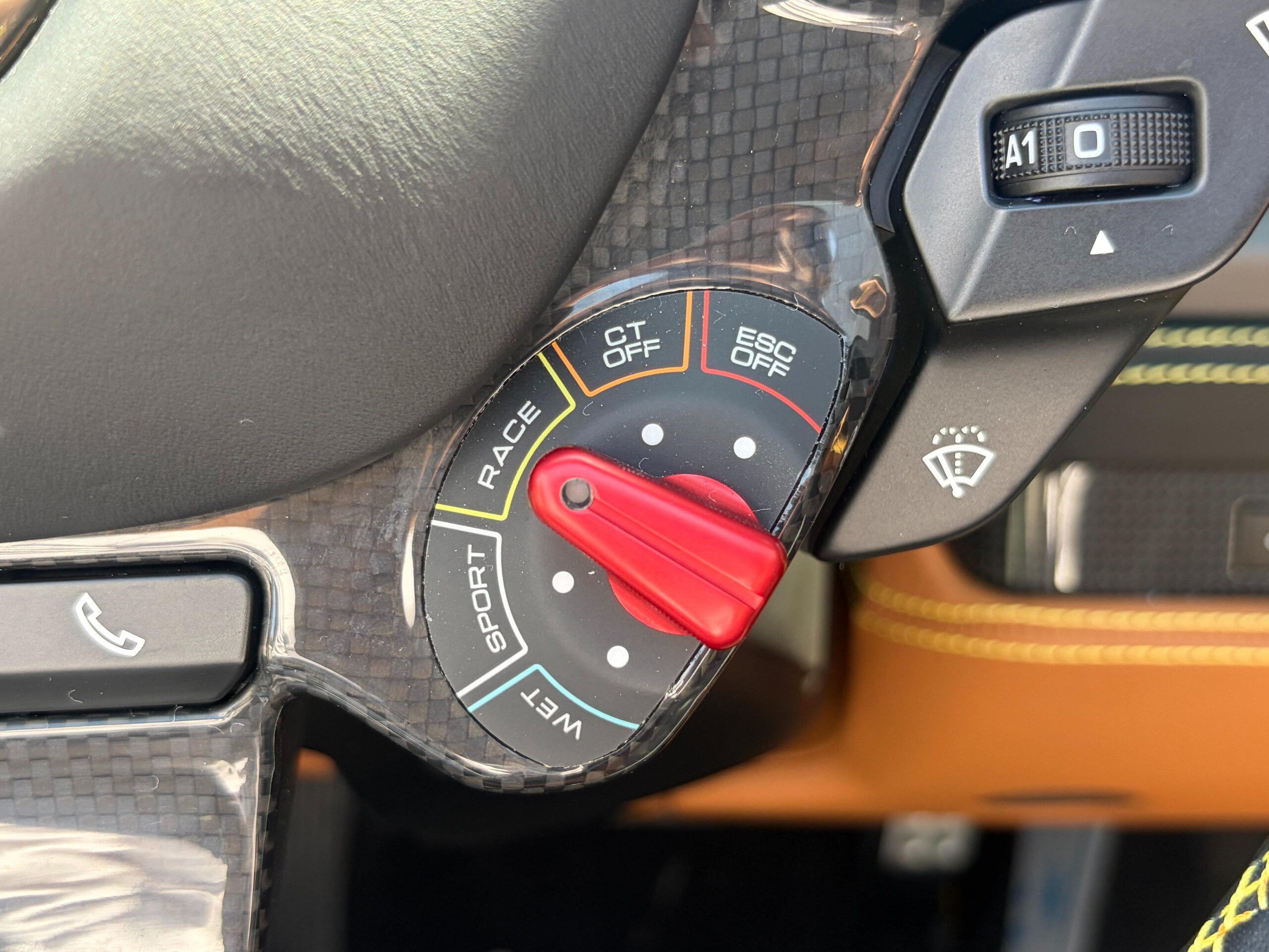 2021 Ferrari F8Spider - フェラーリ F8スパイダー F1 DCT 認定中古車 OP703 カーボンFスポイラー カーボンRディフューザー ダイヤモンド:鍛造ホイール カーボンLEDドライバーゾーン カーボンダッシュボードインサート サスペンションリフター リヤパーキングカメラ
