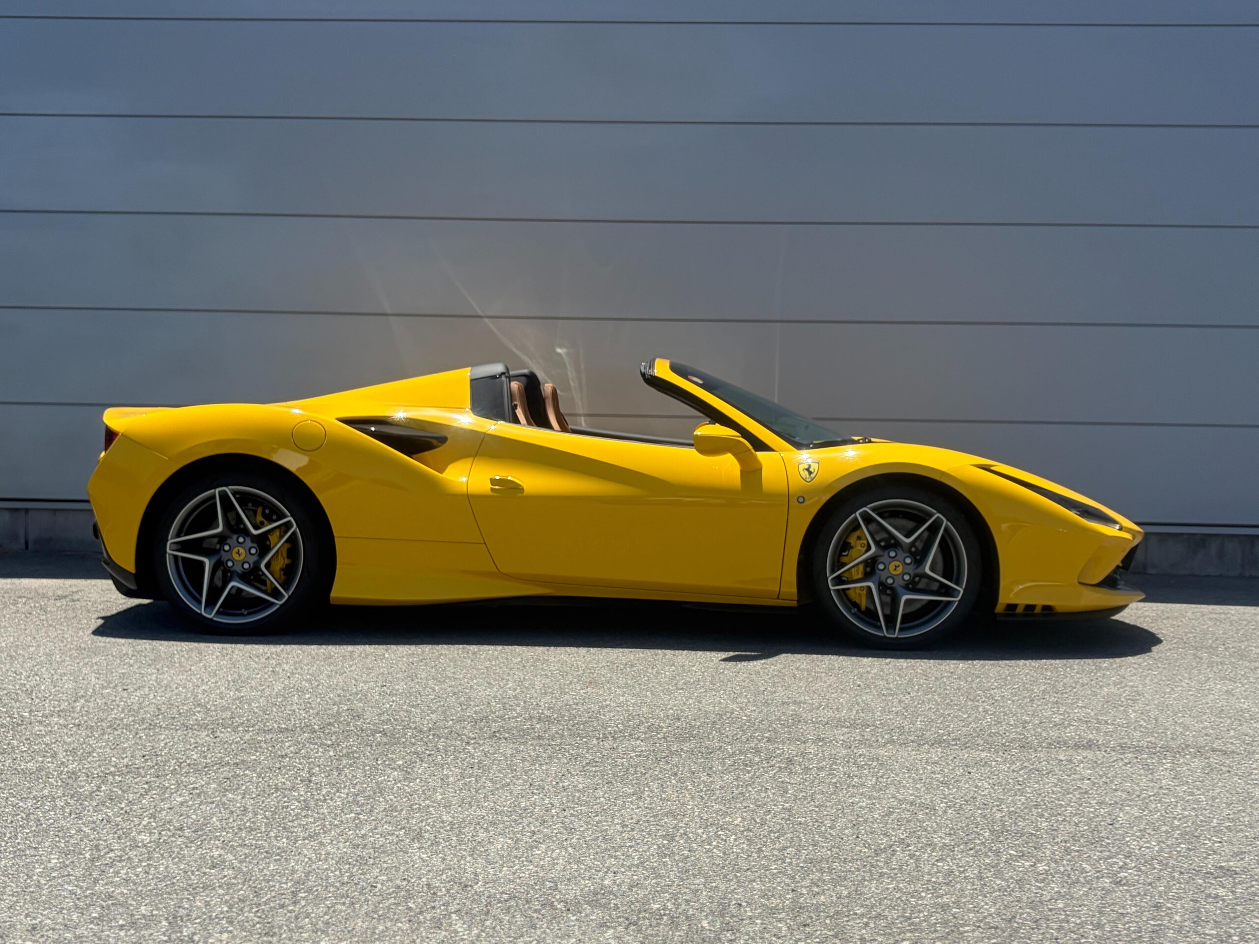 2021 Ferrari F8Spider - フェラーリ F8スパイダー F1 DCT 認定中古車 OP703 カーボンFスポイラー カーボンRディフューザー ダイヤモンド:鍛造ホイール カーボンLEDドライバーゾーン カーボンダッシュボードインサート サスペンションリフター リヤパーキングカメラ