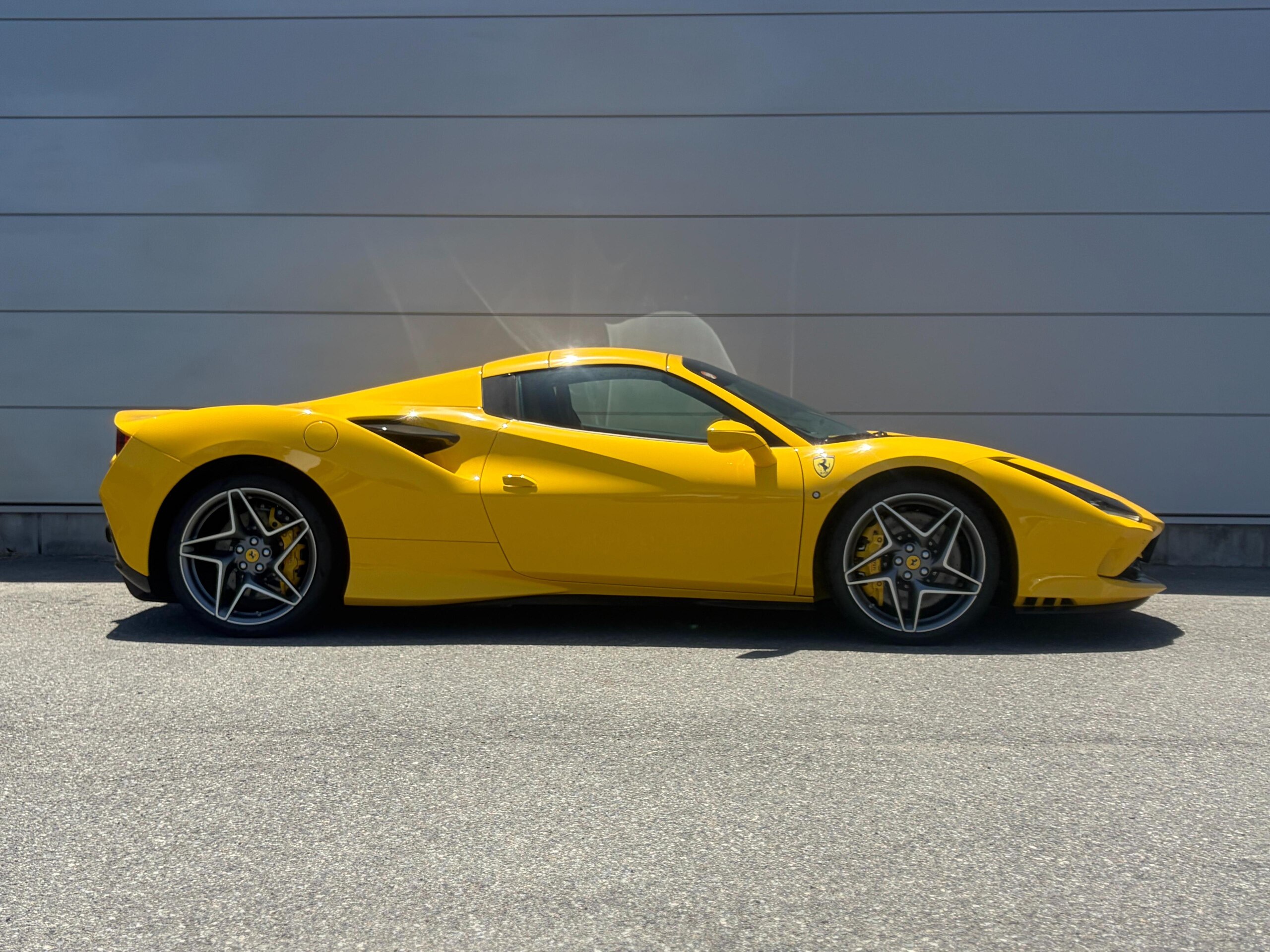 2021 Ferrari F8Spider - フェラーリ F8スパイダー F1 DCT 認定中古車 OP703 カーボンFスポイラー カーボンRディフューザー ダイヤモンド:鍛造ホイール カーボンLEDドライバーゾーン カーボンダッシュボードインサート サスペンションリフター リヤパーキングカメラ