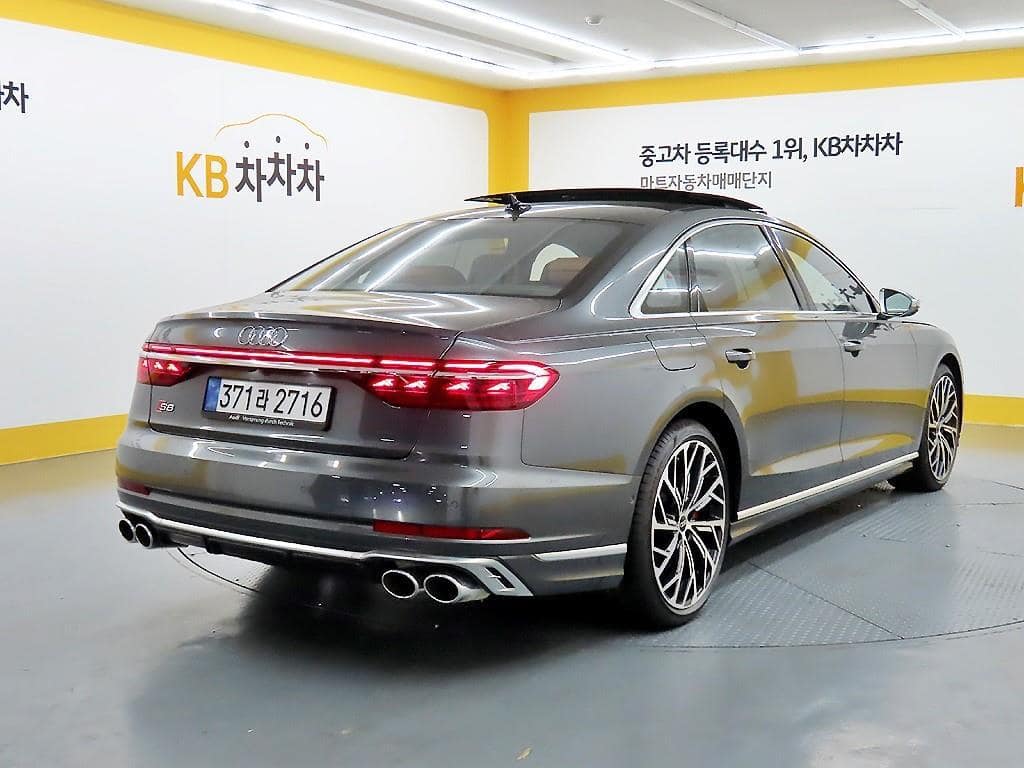 2025 AUDI S8 - 2025 أودي S8