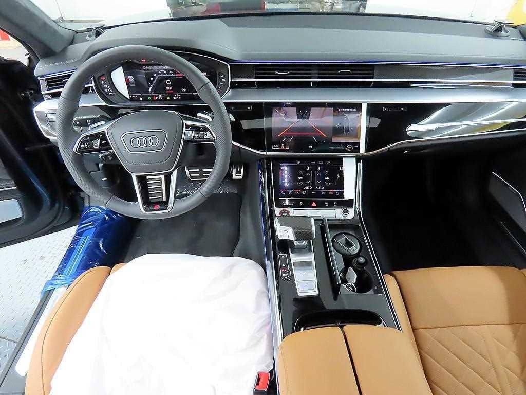 2025 AUDI S8 - 2025 أودي S8