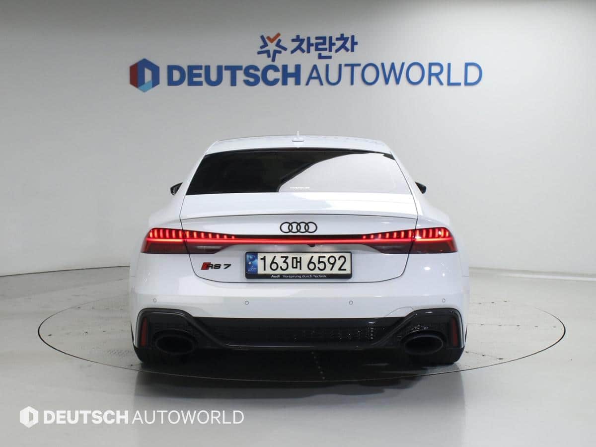 2021 AUDI RS7