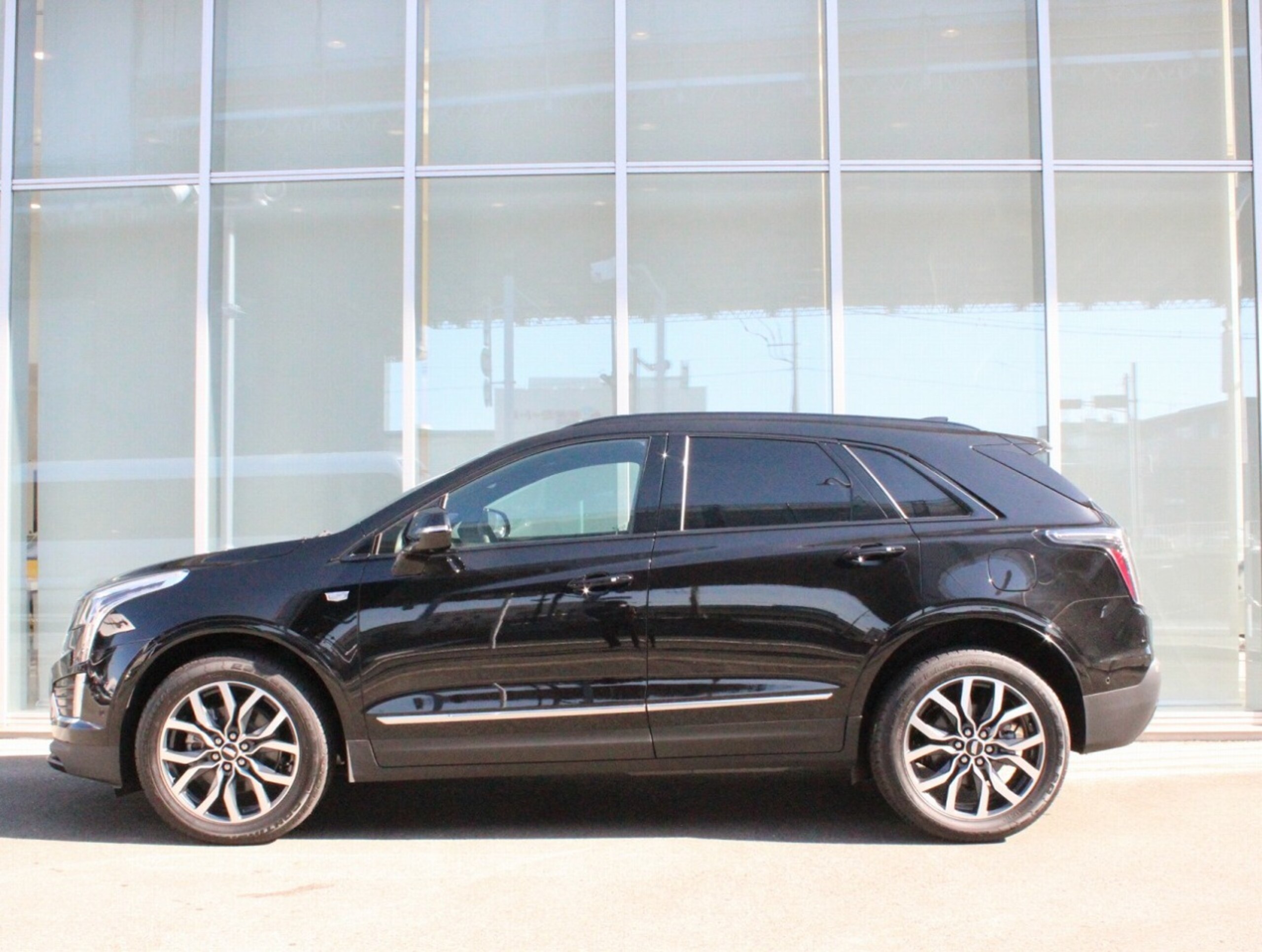 2025 Cadillac XT5 - キャデラック XT5 プラチナム スポーツ 4WD 登録済み未使用車 黒革シート シートヒーターベンチレーション アダプティブクルーズ サンルーフ アップルカープレイ パドルシフト ヘッドアップディスプレイ パワーテールゲート フルタイムAWD ETC