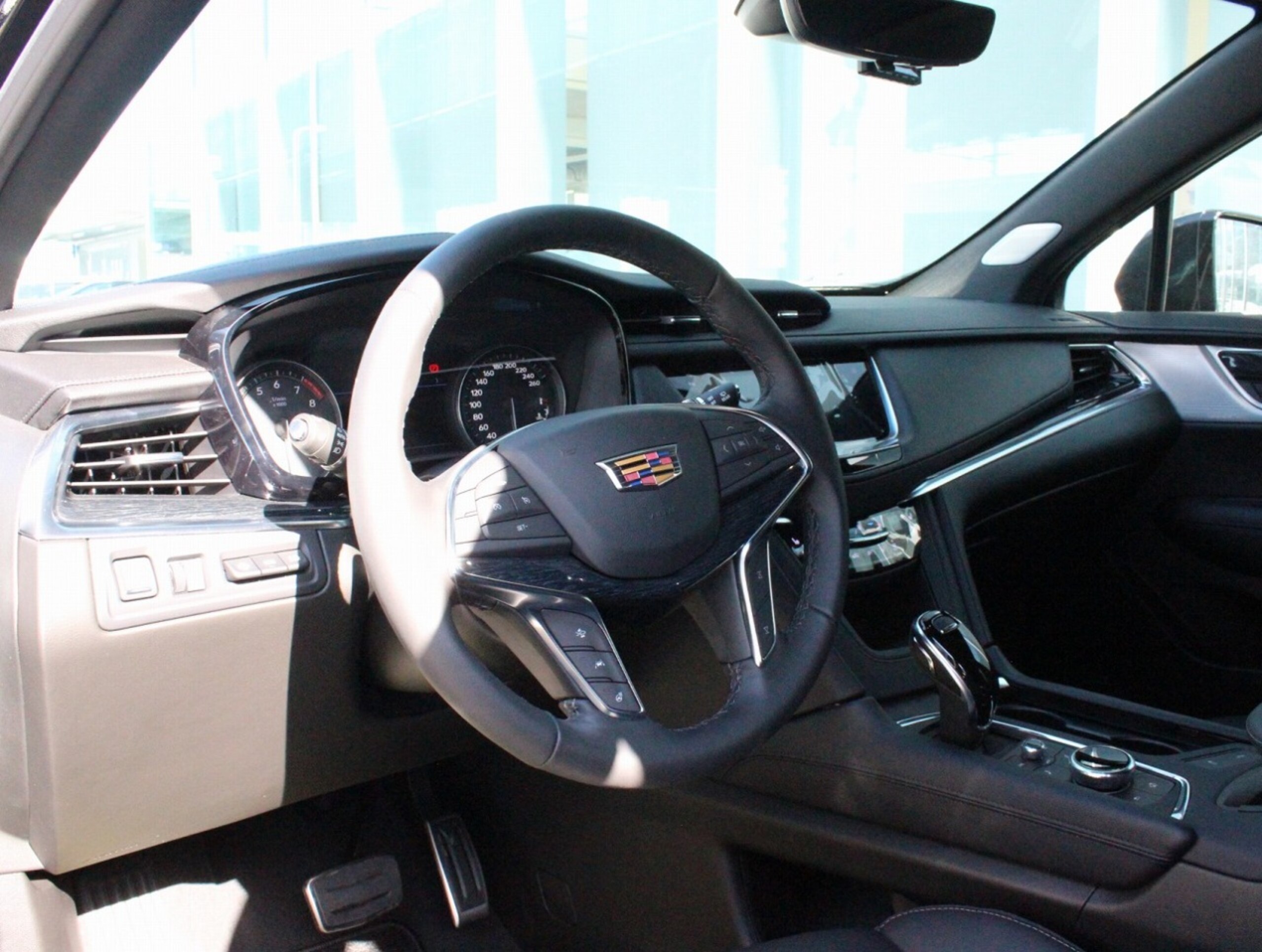 2025 Cadillac XT5 - キャデラック XT5 プラチナム スポーツ 4WD 登録済み未使用車 黒革シート シートヒーターベンチレーション アダプティブクルーズ サンルーフ アップルカープレイ パドルシフト ヘッドアップディスプレイ パワーテールゲート フルタイムAWD ETC
