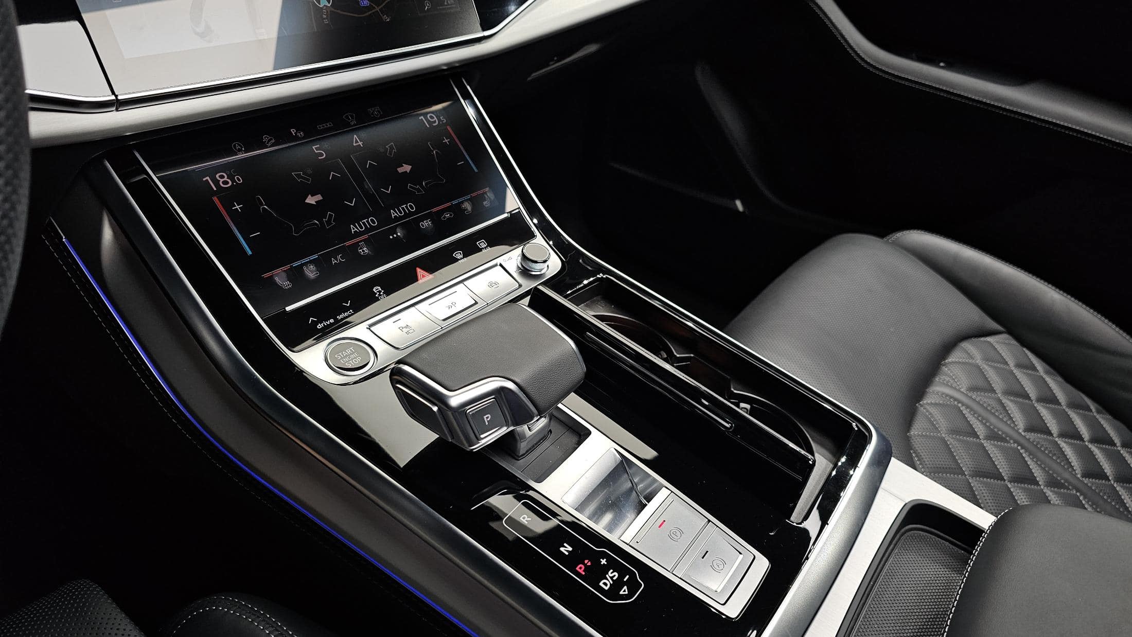 2022 AUDI Q7 55 TFSI Quattro Premium - 2022 アウディ Q7