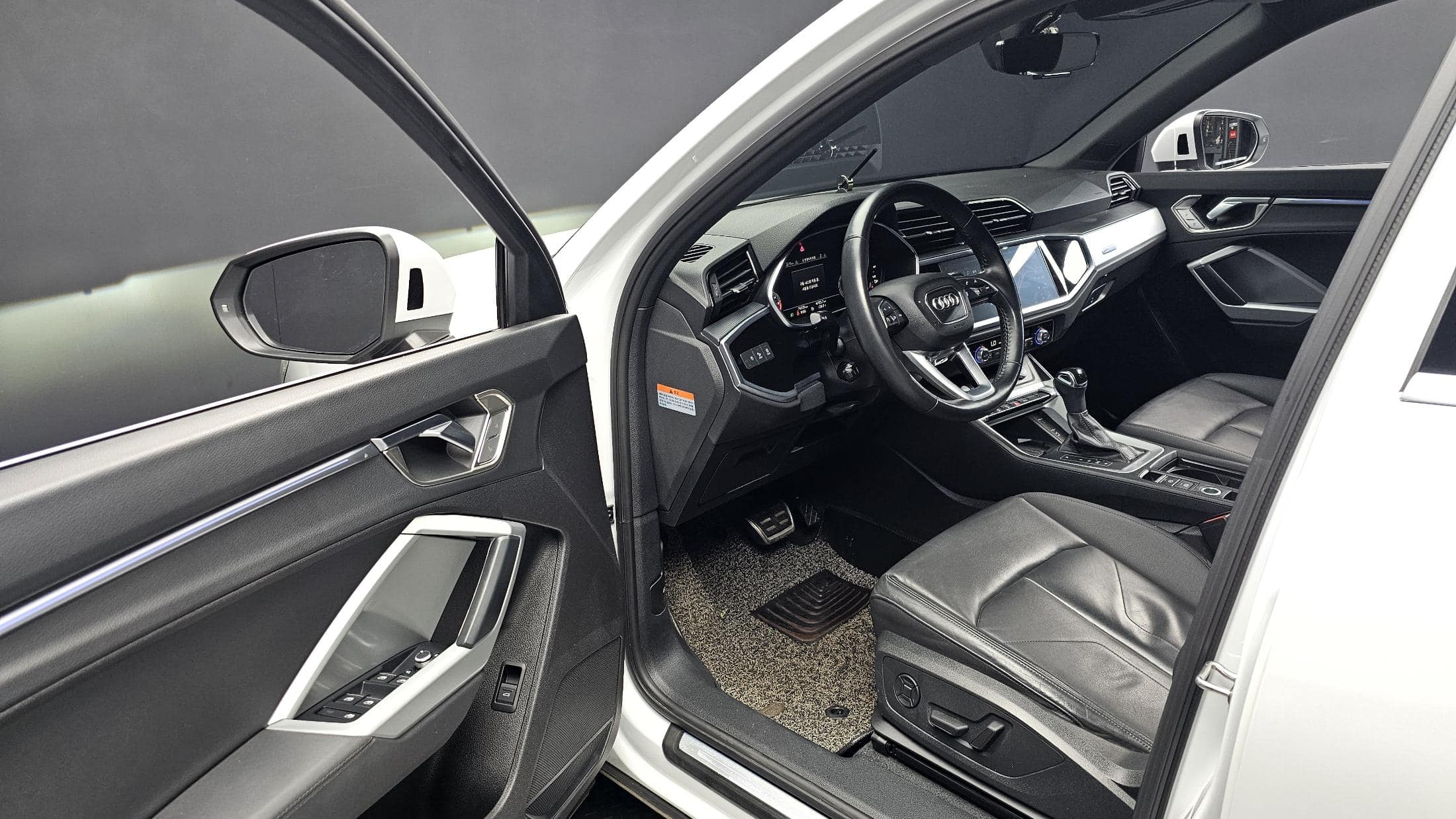 2020 AUDI Q3 35 TDI Premium - 2020 アウディ Q3