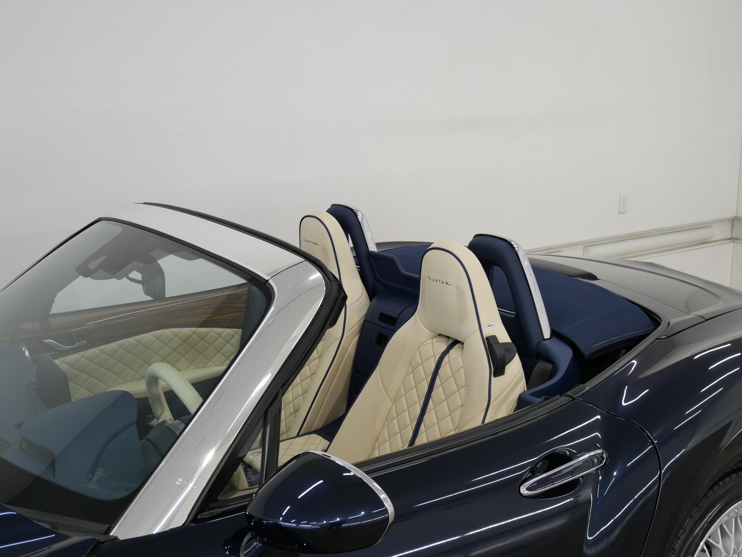 2026 Hurtan Grand Albaycin - フータン グランドアルバイシン グランドアルバイシンヘリテージ 30周年記念特別仕様車 ローチンエディション 30周年記念モデルネイビーメタリック 30周年記念モデル用インテリア 30周年記念モデル17インチスポークアルミ カブリオレ 6速MT アップルカープレイ