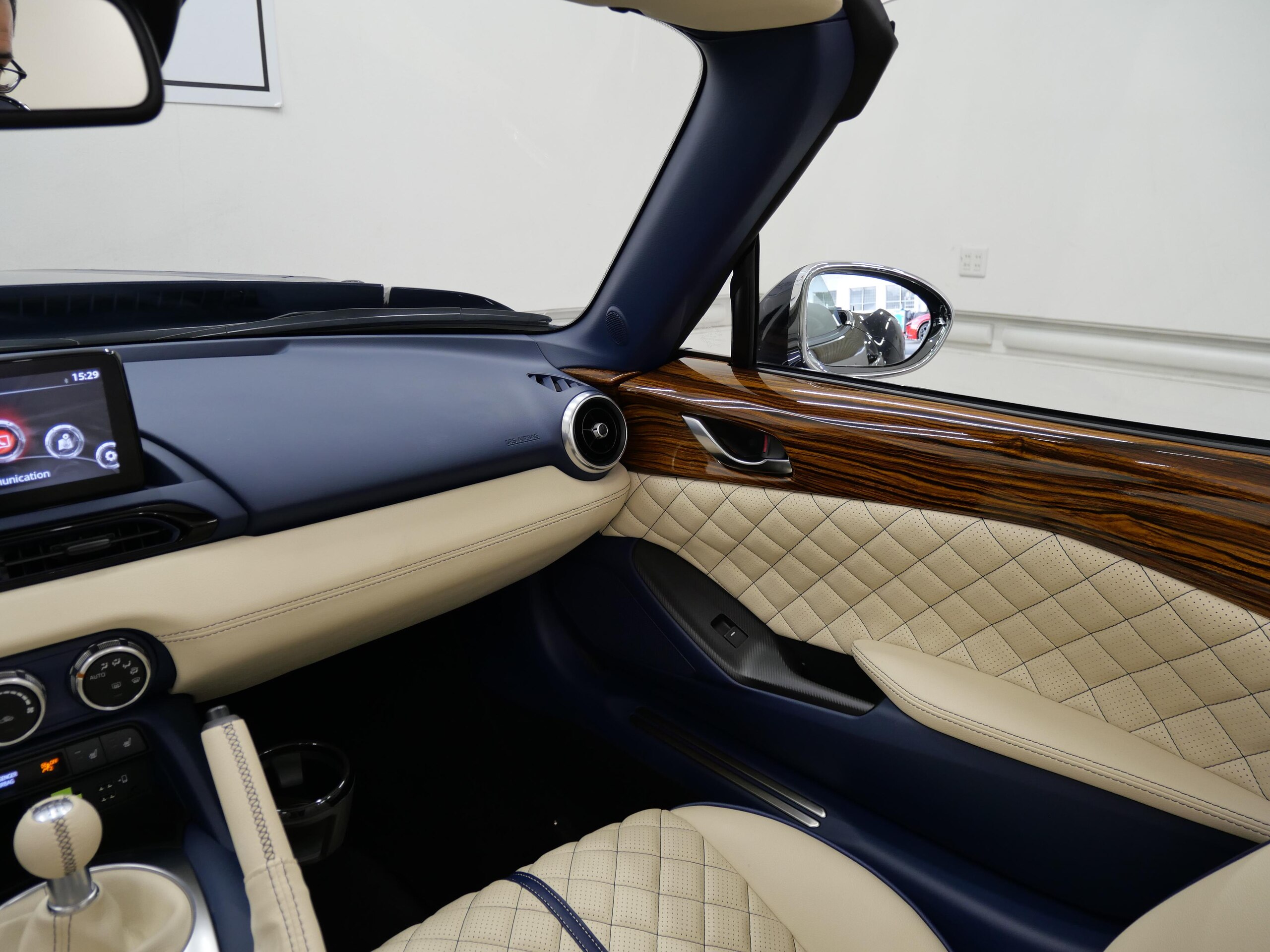 2026 Hurtan Grand Albaycin - フータン グランドアルバイシン グランドアルバイシンヘリテージ 30周年記念特別仕様車 ローチンエディション 30周年記念モデルネイビーメタリック 30周年記念モデル用インテリア 30周年記念モデル17インチスポークアルミ カブリオレ 6速MT アップルカープレイ
