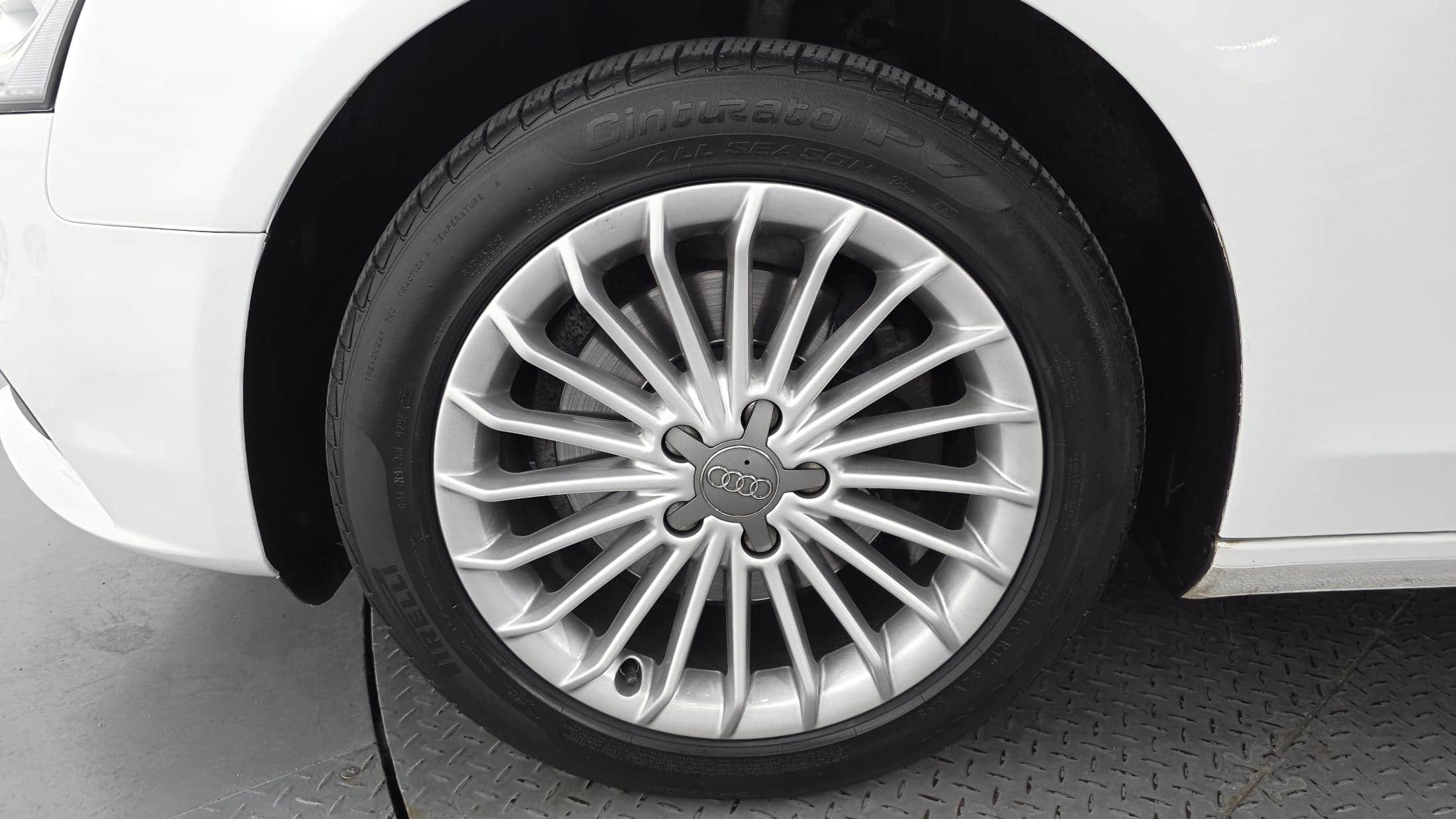 2013 AUDI A4 - 2013 أودي A4