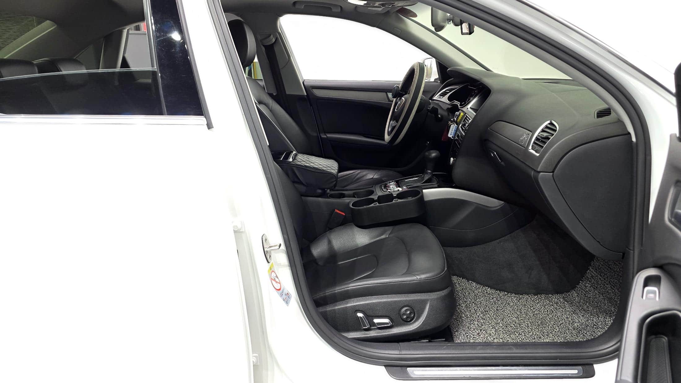 2013 AUDI A4 - 2013 أودي A4