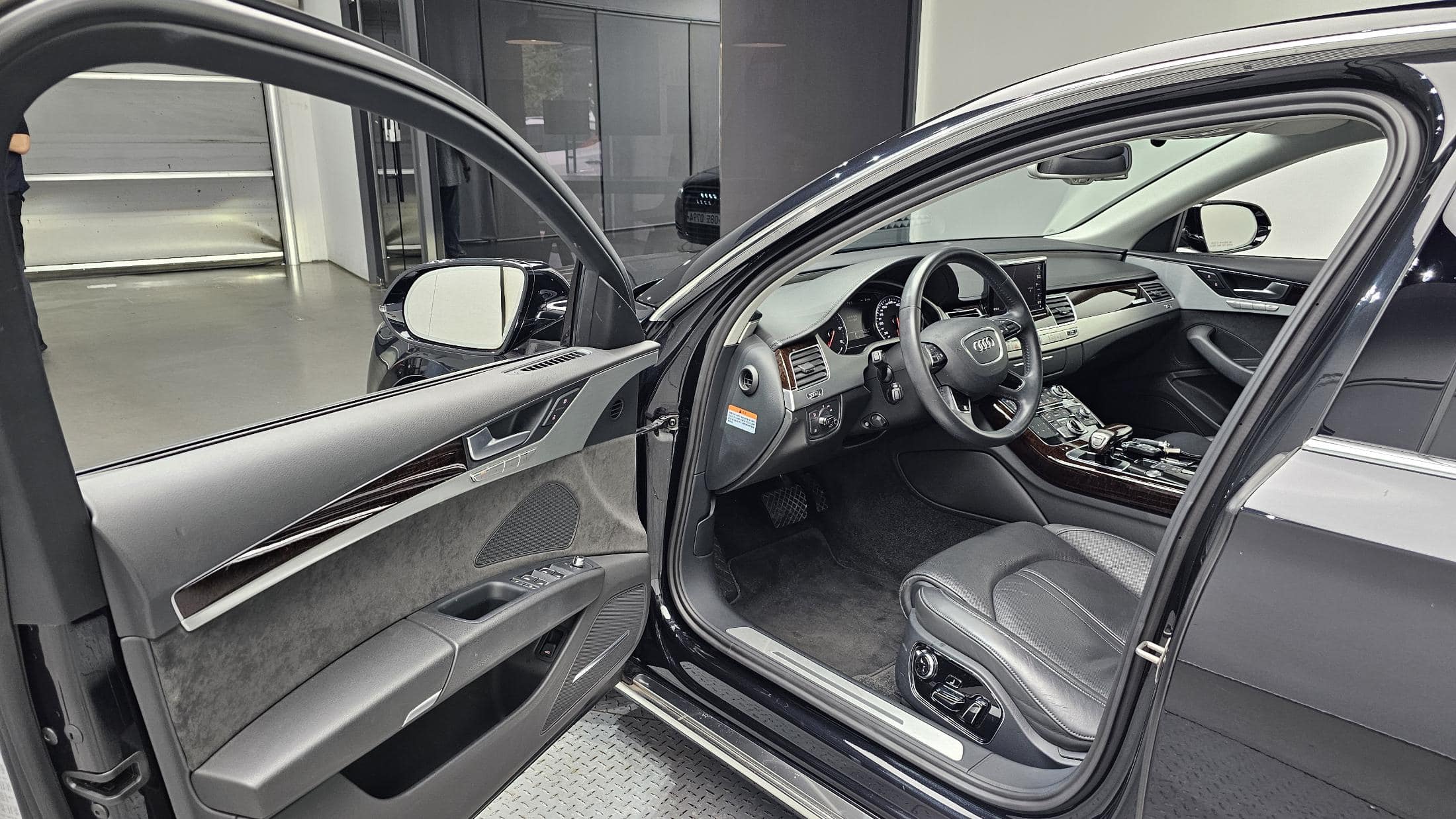 2013 AUDI A8