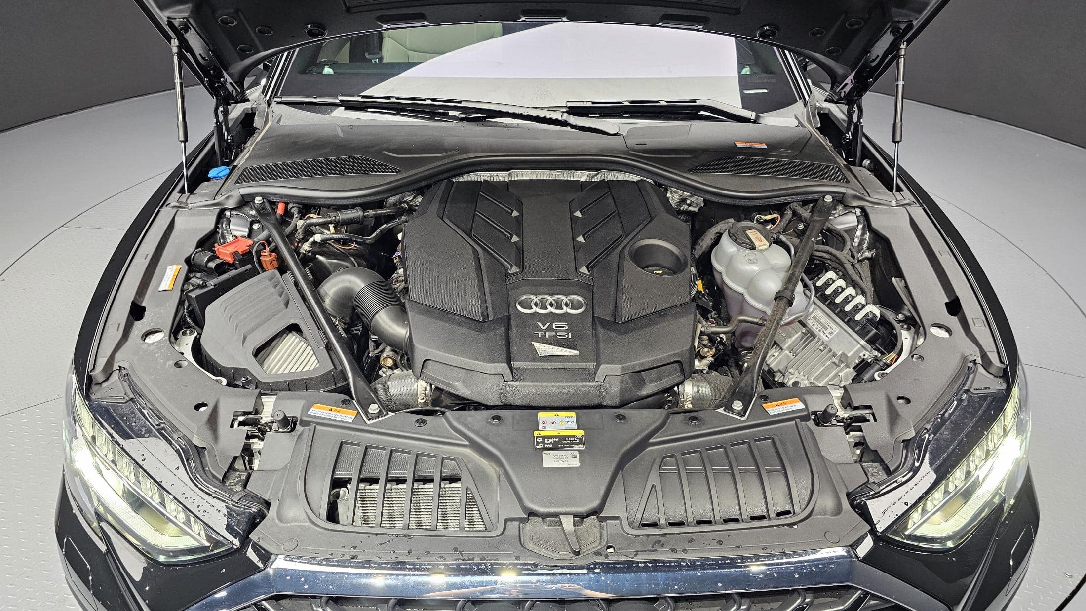 2022 AUDI A8 55 TFSI Quattro Premium LWB - 2022 アウディ A8
