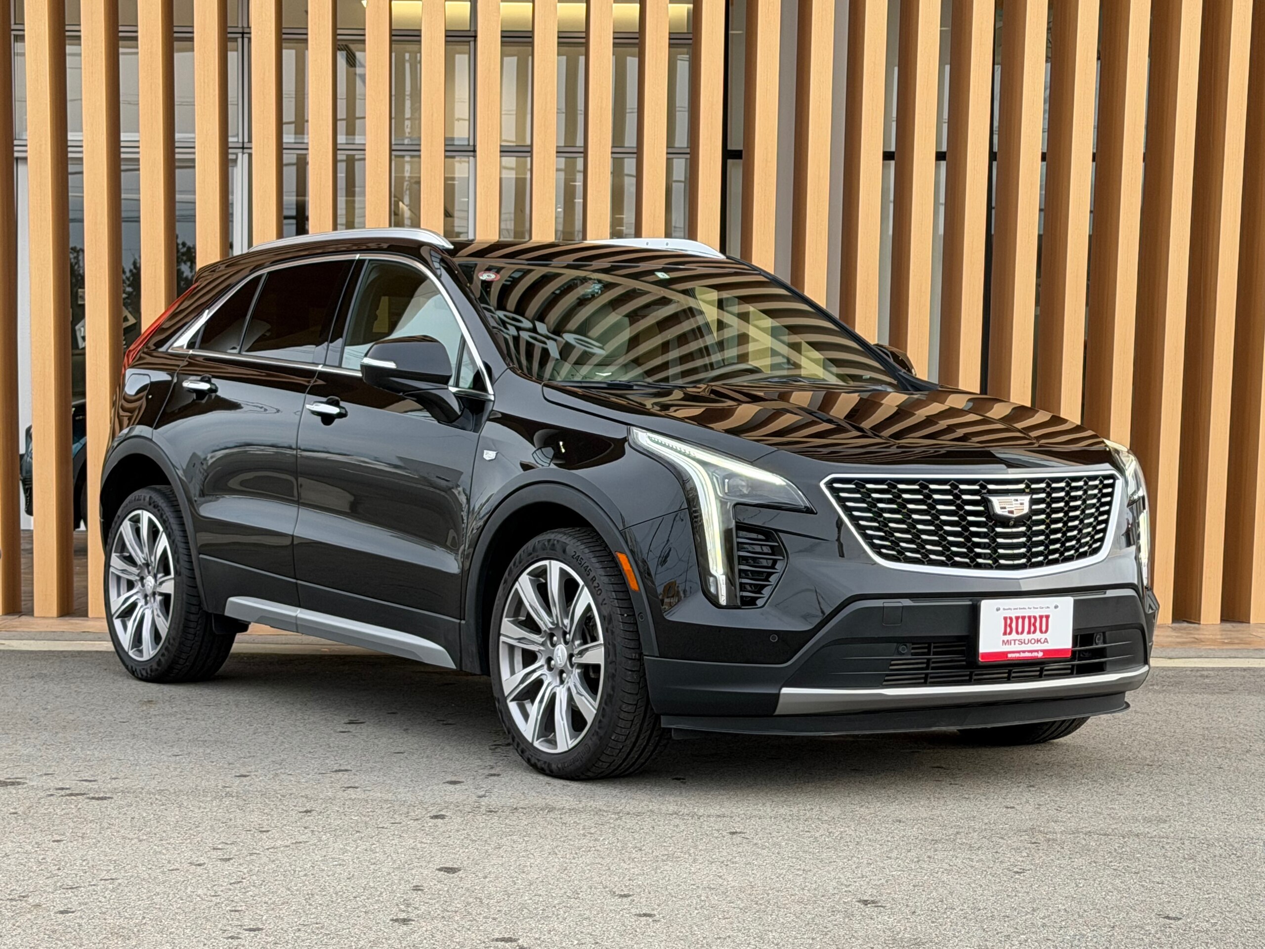 2022 Cadillac XT4 - キャデラック XT4 プラチナム 4WD 正規ディーラー車 パノラマサンルーフ 電動リヤゲート デジタルバックミラー ETC 360度ドラレコ ヘッドアップディスプレイ BOSEサウンドシステム シートヒーター&ベンチレーション