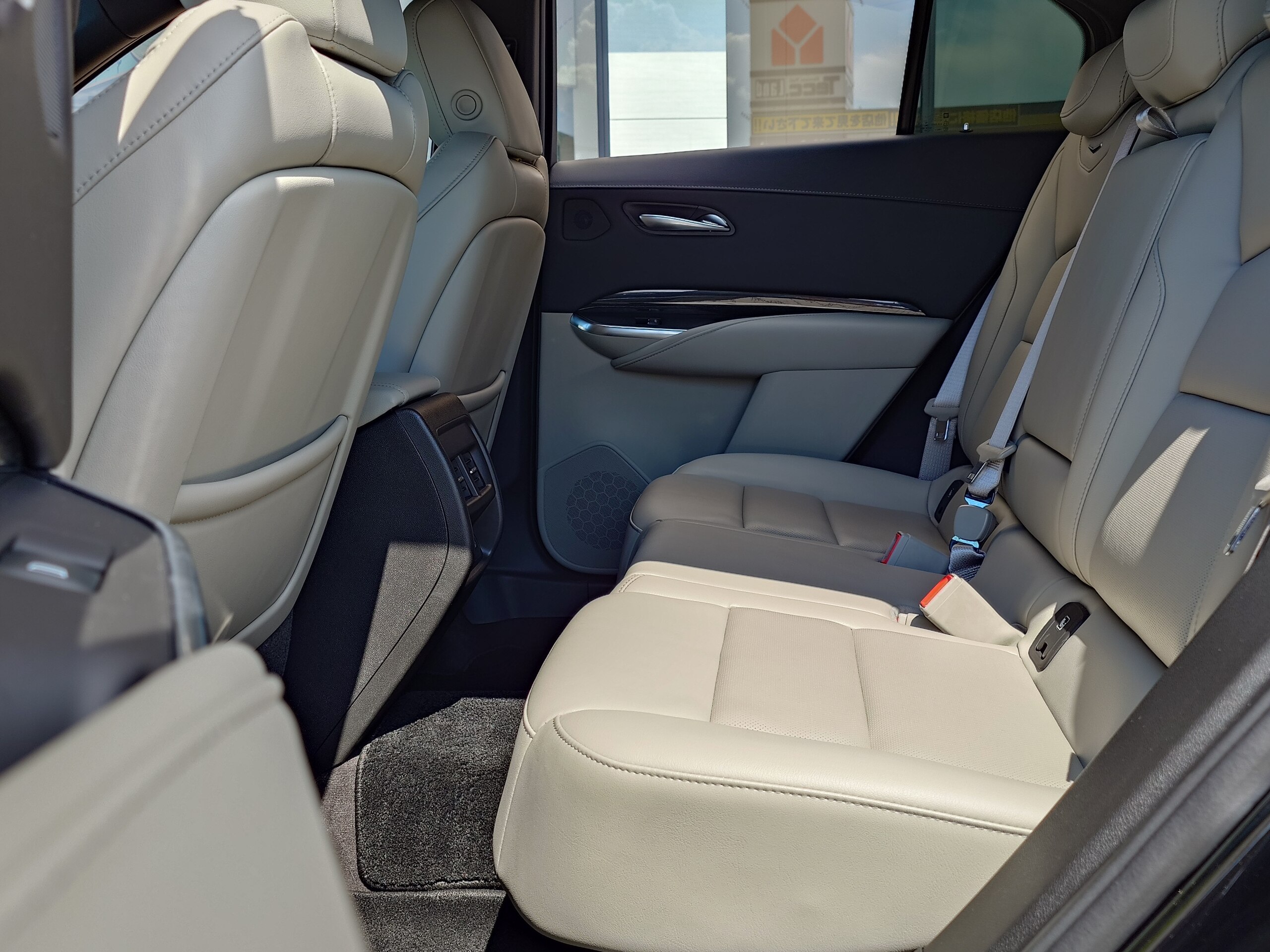 2022 Cadillac XT4 - キャデラック XT4 プラチナム 4WD 正規ディーラー車 パノラマサンルーフ 電動リヤゲート デジタルバックミラー ETC 360度ドラレコ ヘッドアップディスプレイ BOSEサウンドシステム シートヒーター&ベンチレーション