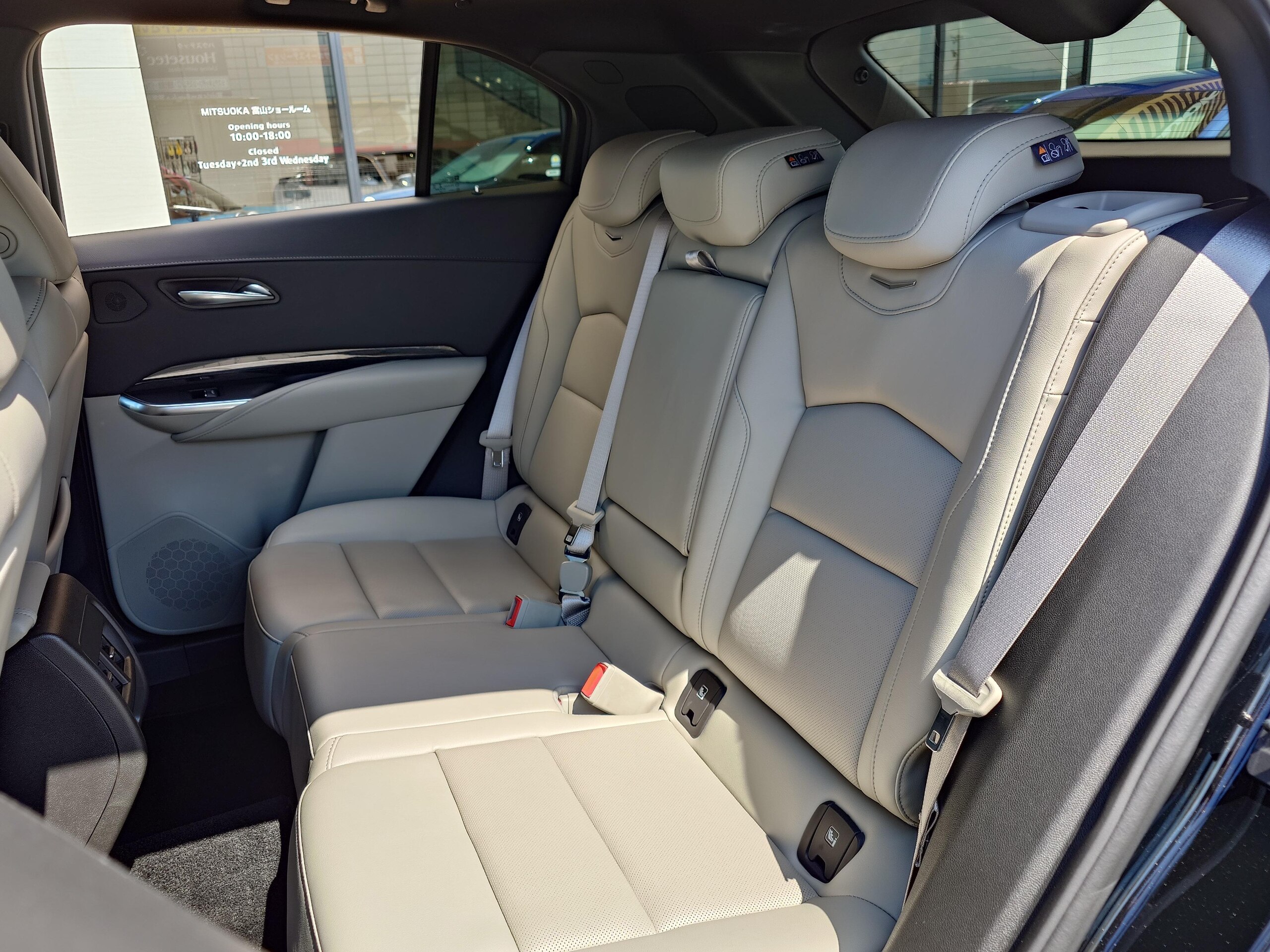2022 Cadillac XT4 - キャデラック XT4 プラチナム 4WD 正規ディーラー車 パノラマサンルーフ 電動リヤゲート デジタルバックミラー ETC 360度ドラレコ ヘッドアップディスプレイ BOSEサウンドシステム シートヒーター&ベンチレーション