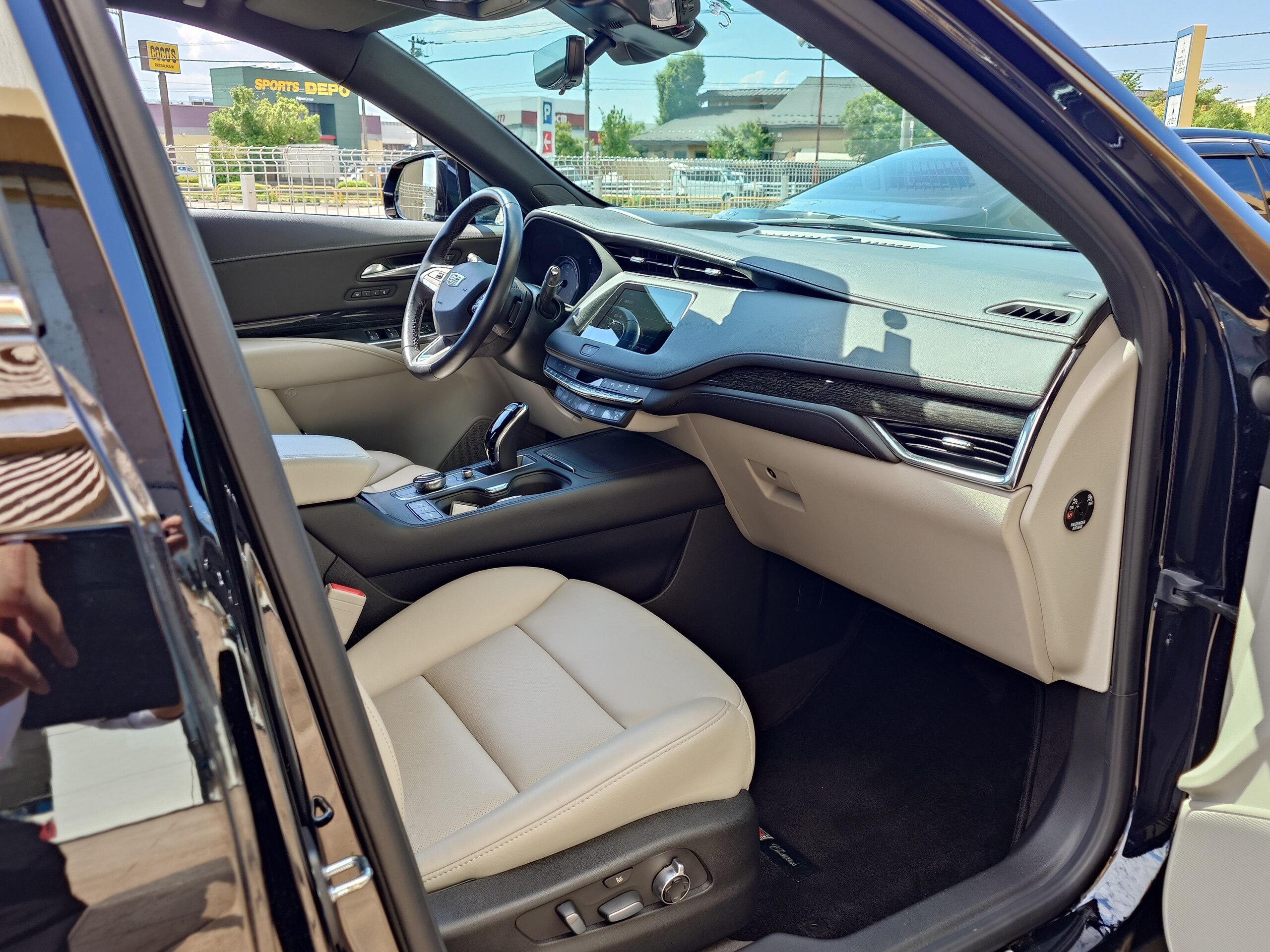 2022 Cadillac XT4 - キャデラック XT4 プラチナム 4WD 正規ディーラー車 パノラマサンルーフ 電動リヤゲート デジタルバックミラー ETC 360度ドラレコ ヘッドアップディスプレイ BOSEサウンドシステム シートヒーター&ベンチレーション